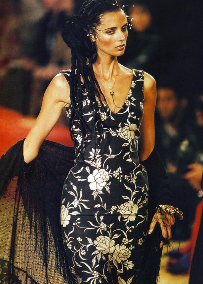 Châle flamenco à franges et dentelle noire transparente de défilé John Galliano, P/E 1997  Pour femmes en vente