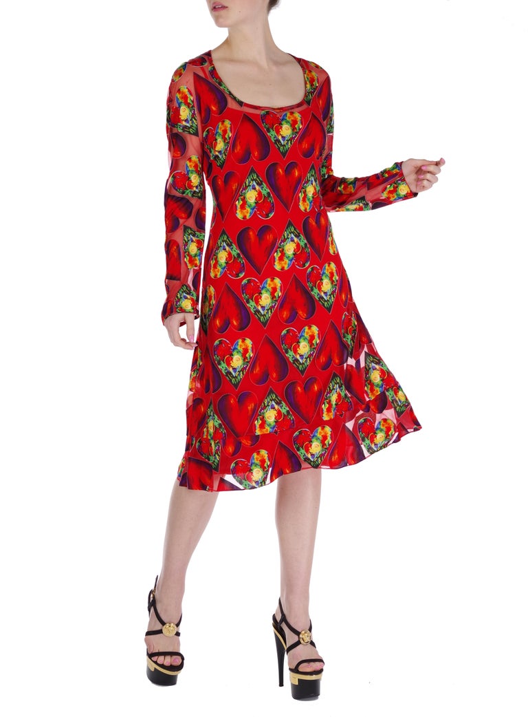 S/S 1997 Look#30 - Gianni Versace Couture - Robe rouge imprimé cœur En  vente sur 1stDibs