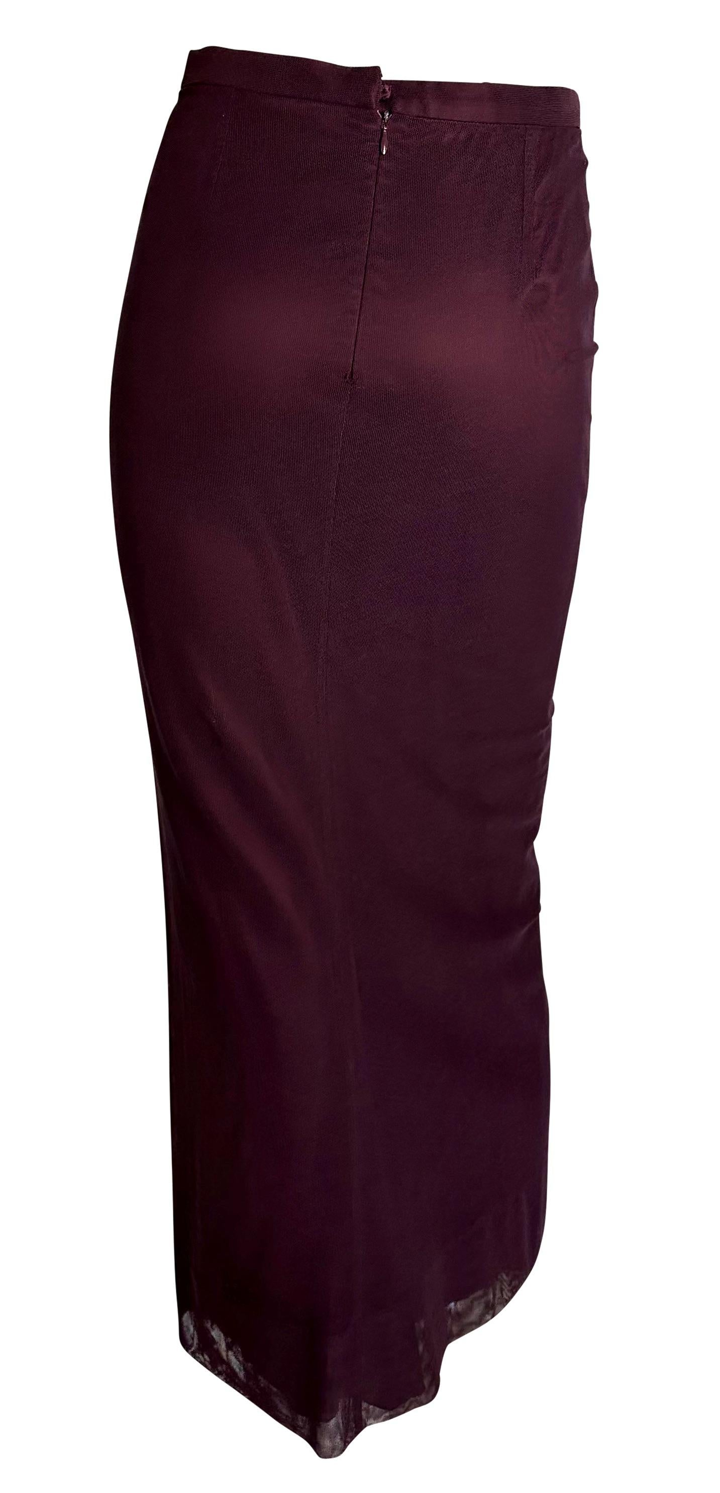 S/S 1998 Dolce & Gabbana Maxifalda Bodycon de color burdeos con malla transparente superpuesta en Excelente estado para la venta en West Hollywood, CA