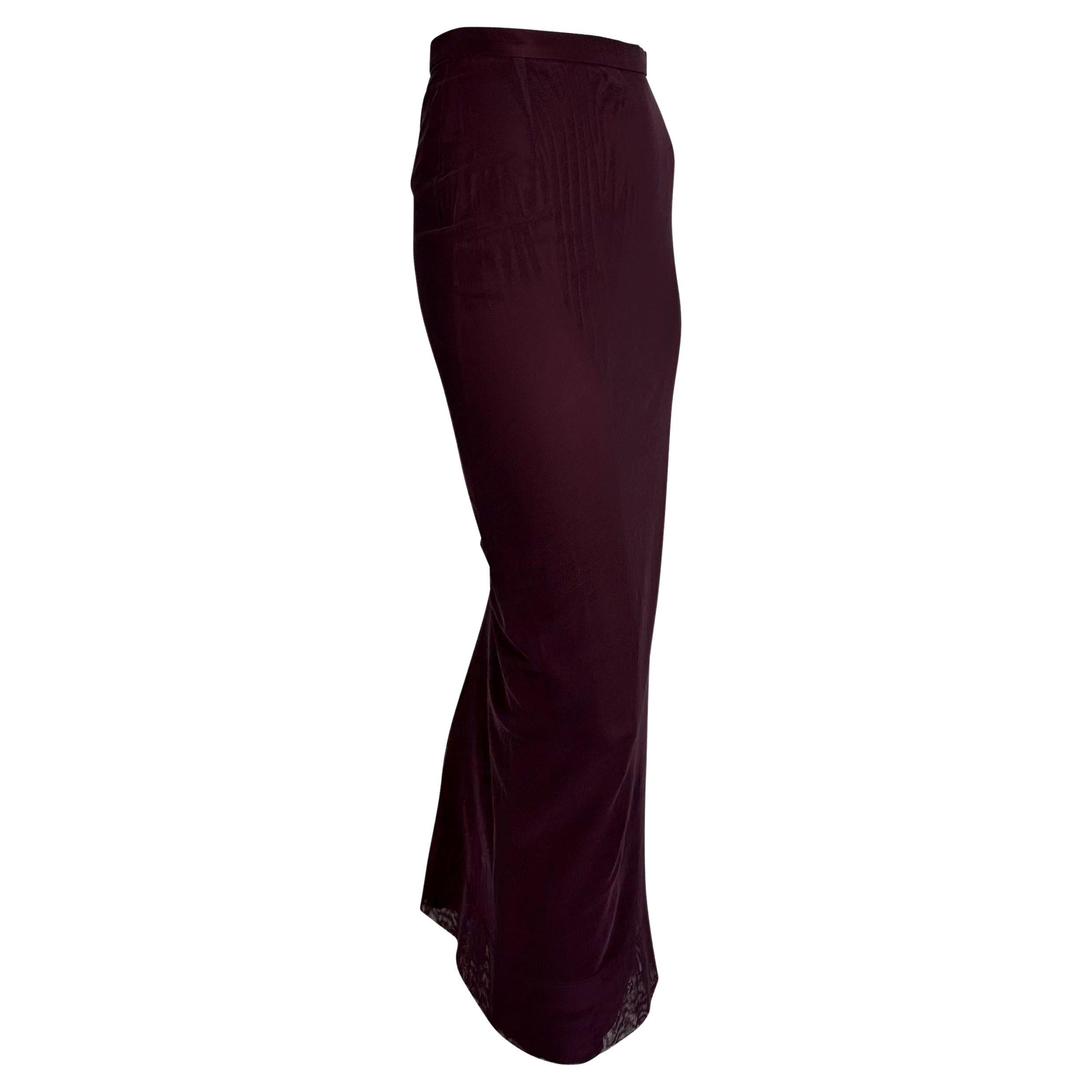 S/S 1998 Dolce & Gabbana Maxifalda Bodycon de color burdeos con malla transparente superpuesta en venta 1
