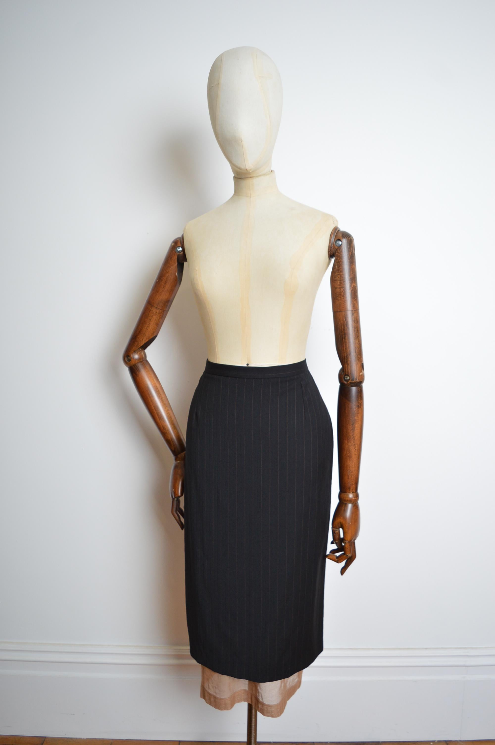 S/S 1998 Dolce & Gabbana Falda lápiz larga a rayas negra con capa inferior de malla en venta 1