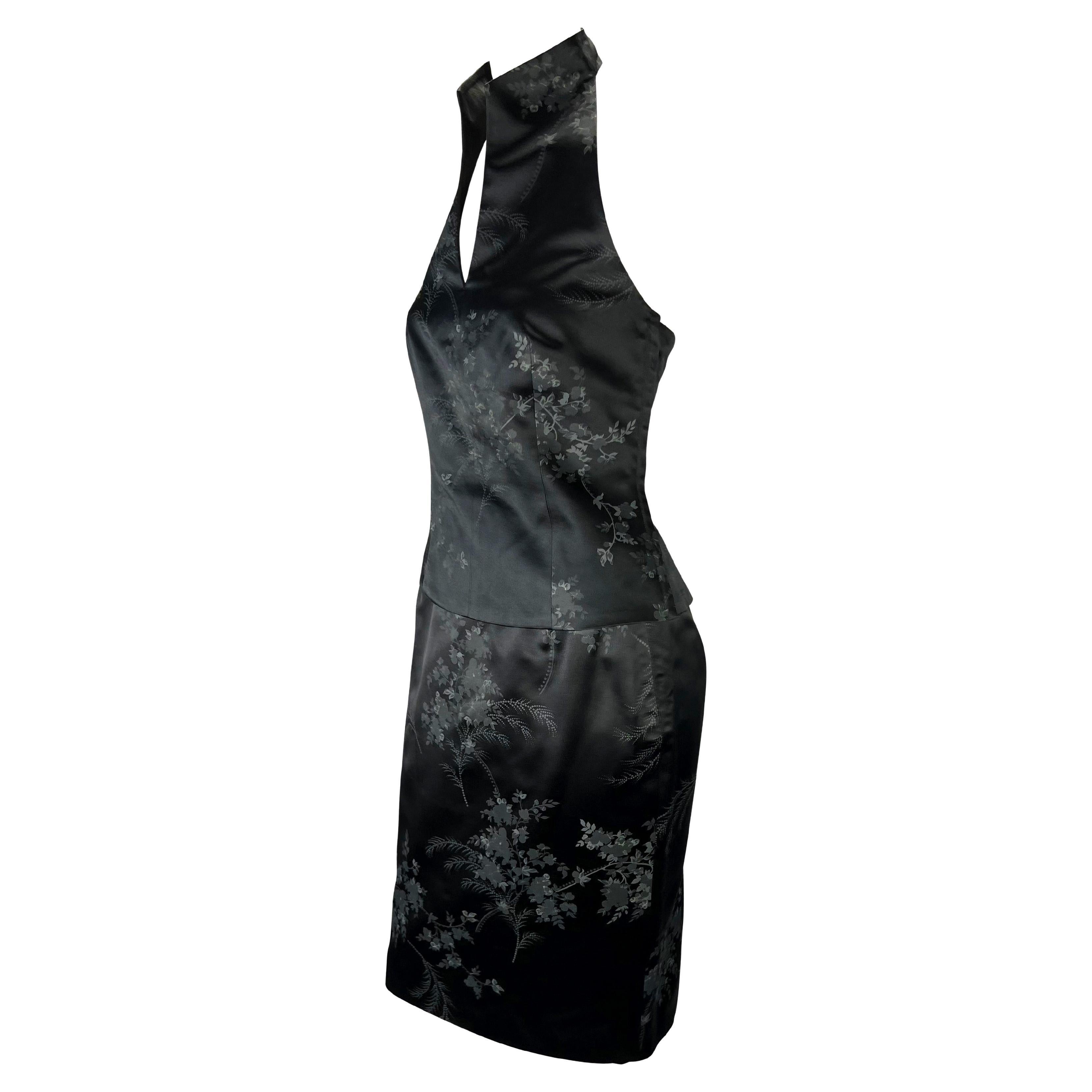 Presenting a black floral silk Gianni Versace Couture skirt set, designed by Donatella Versace. From the Spring/Summer 1998 collection, this gorgeous set is comprised of a sleeveless top and matching skirt. The sleeveless top features an exposed