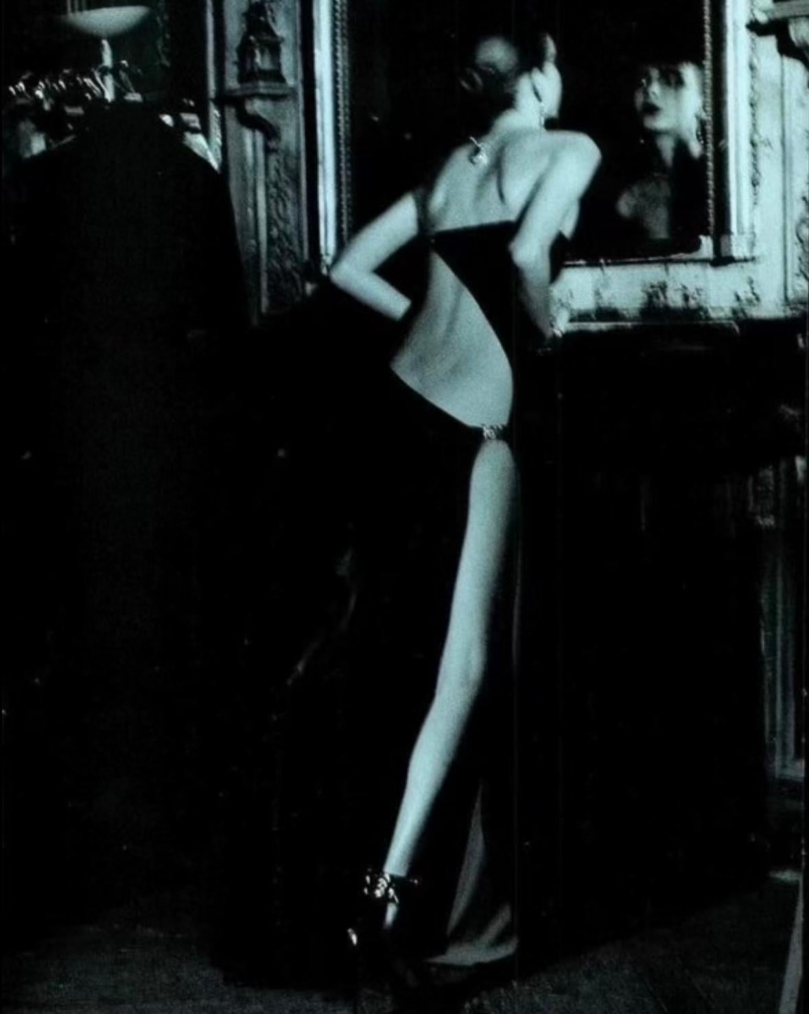 Nero P/E 1998 Gianni Versace by Donatella Versace Wet Look Backless Stretch Runway Dress in vendita
