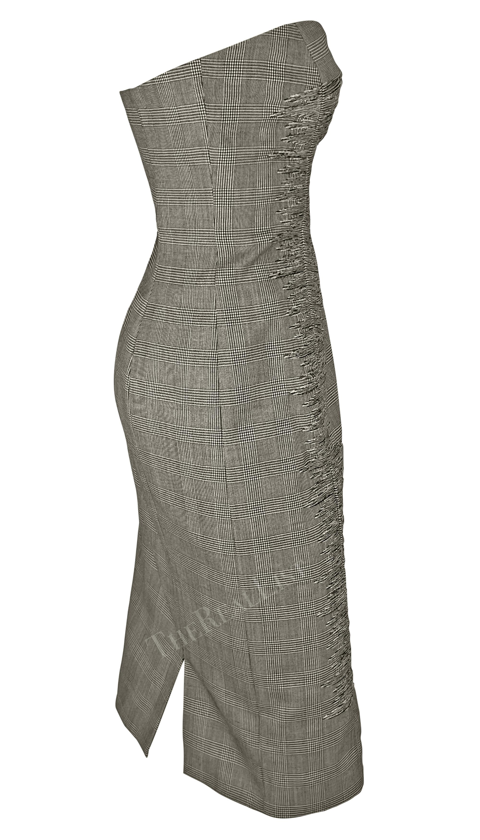 1998 Gianni Versace Laufsteg Ad Graues trägerloses Korsett-Minikleid mit Hahnentrittmuster im Angebot 4