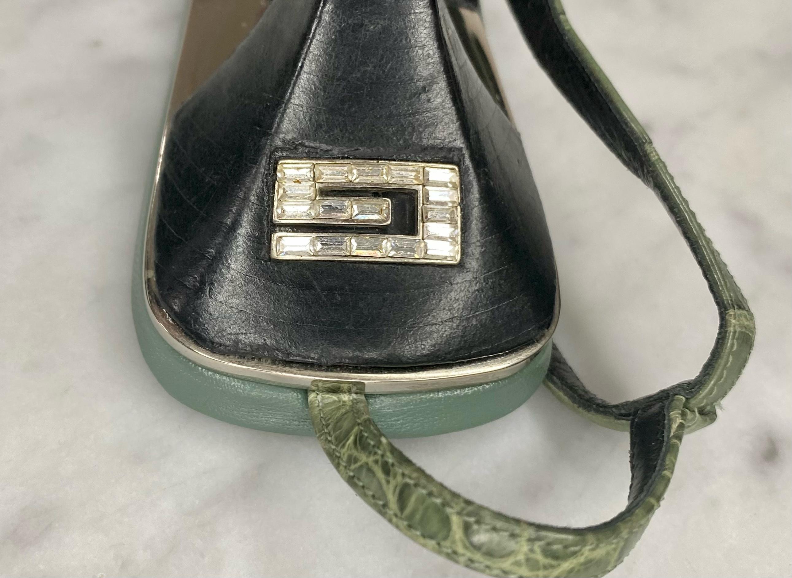 F/S 1998 Gucci by Tom Ford Hellgrüne Kitten Heels aus Alligatorleder mit Kristall G im Angebot 1