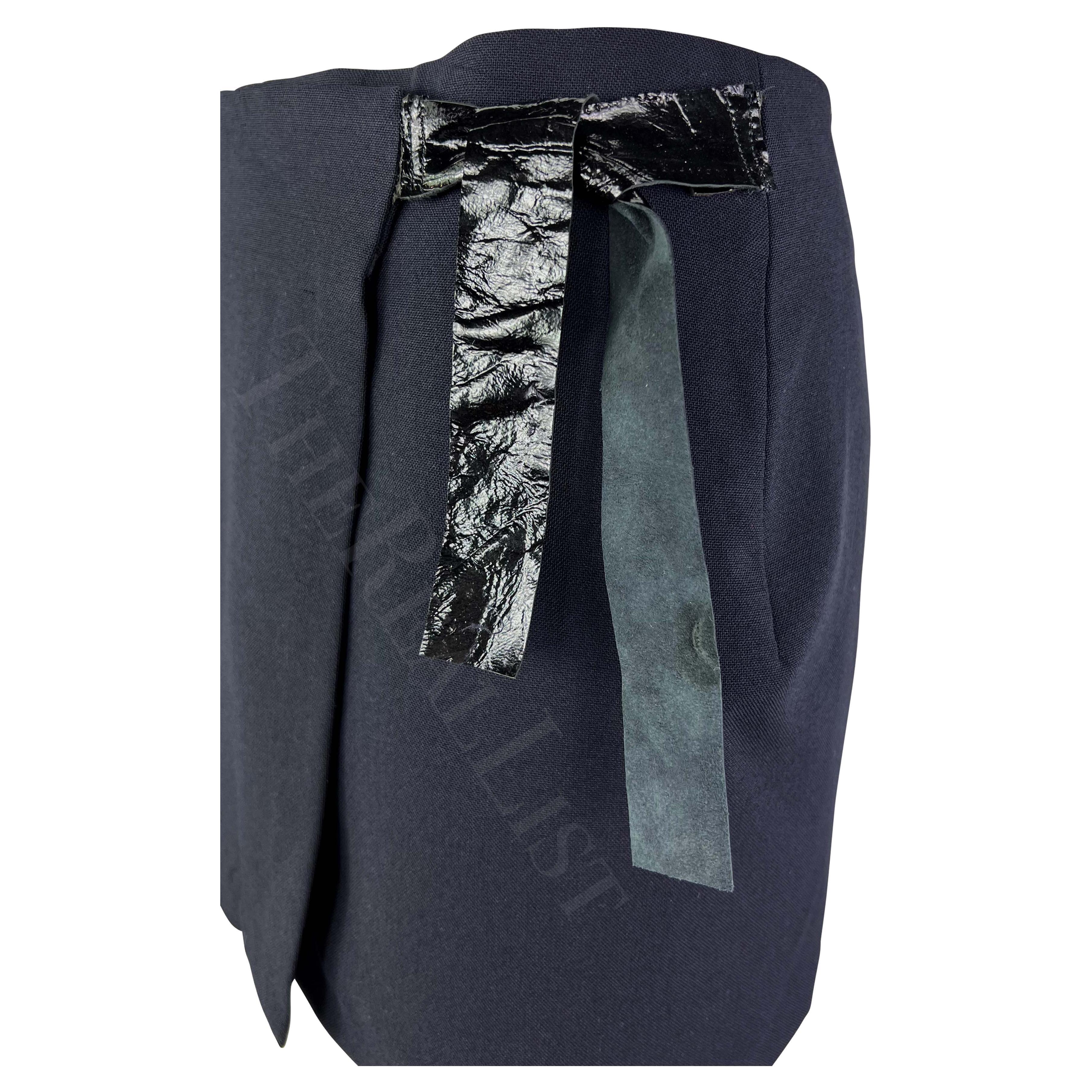 S/S 1998 Gucci by Tom Ford Prototipo Muestra Minifalda Envolvente de Charol en Bueno estado para la venta en West Hollywood, CA