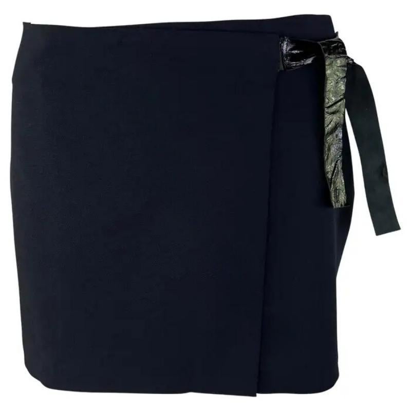 S/S 1998 Gucci by Tom Ford Prototipo Muestra Minifalda Envolvente de Charol