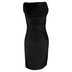 S/S 1998 Gucci by Tom Ford Pasarela Vestido lápiz negro sin mangas con panel bateau
