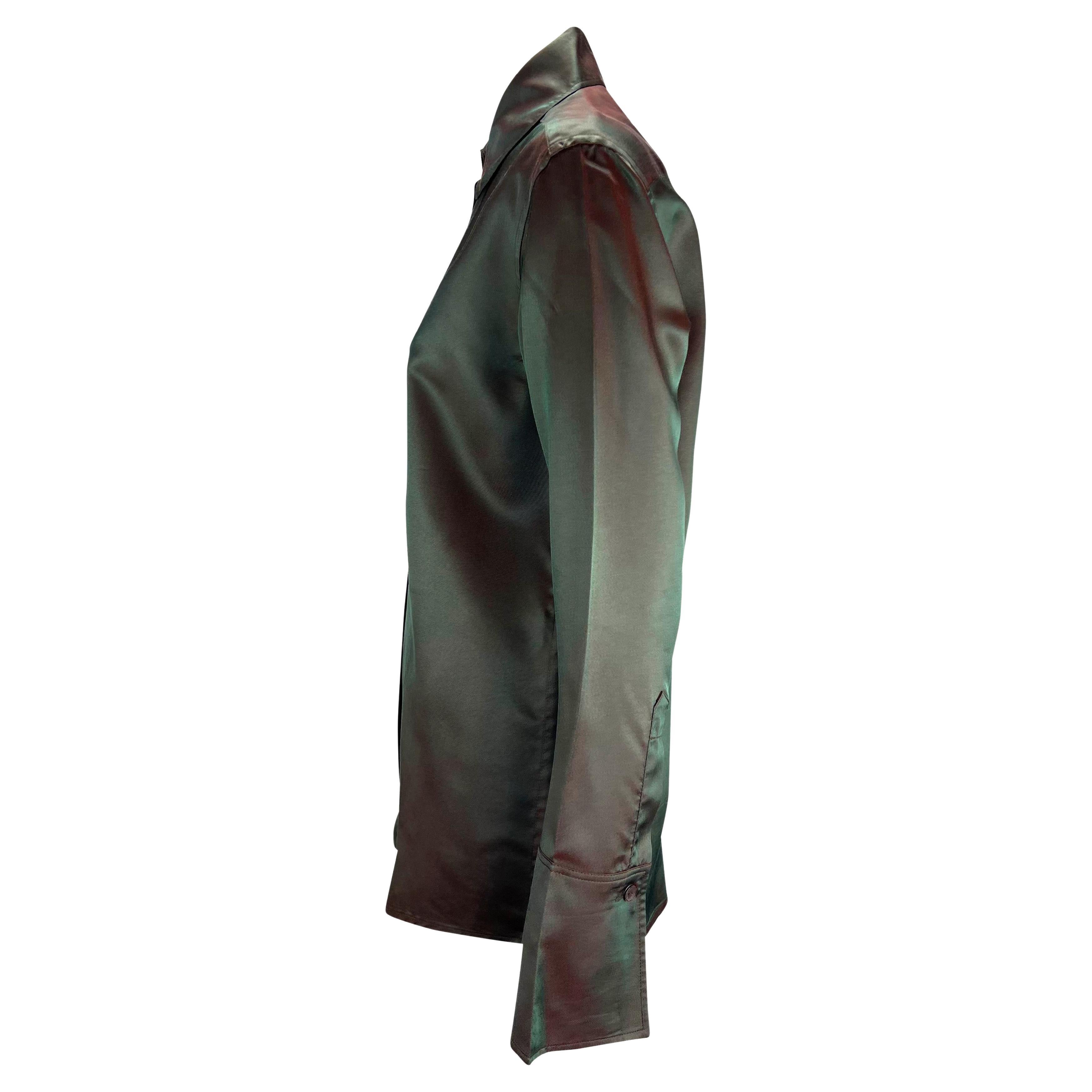 F/S 1998 Gucci by Tom Ford Laufsteg Schillerndes Button Up Top in Grau und Rot im Angebot 1