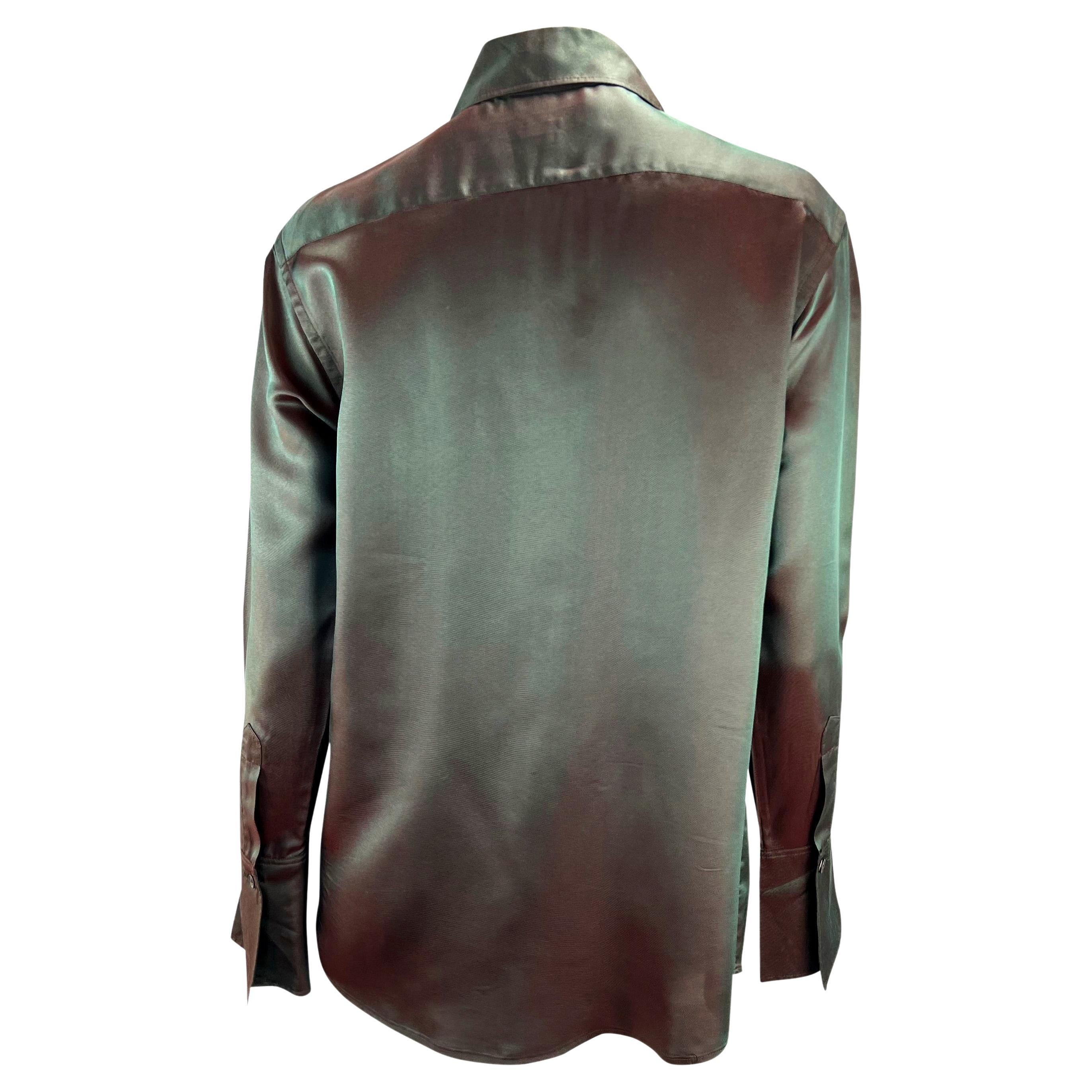 F/S 1998 Gucci by Tom Ford Laufsteg Schillerndes Button Up Top in Grau und Rot im Angebot 2
