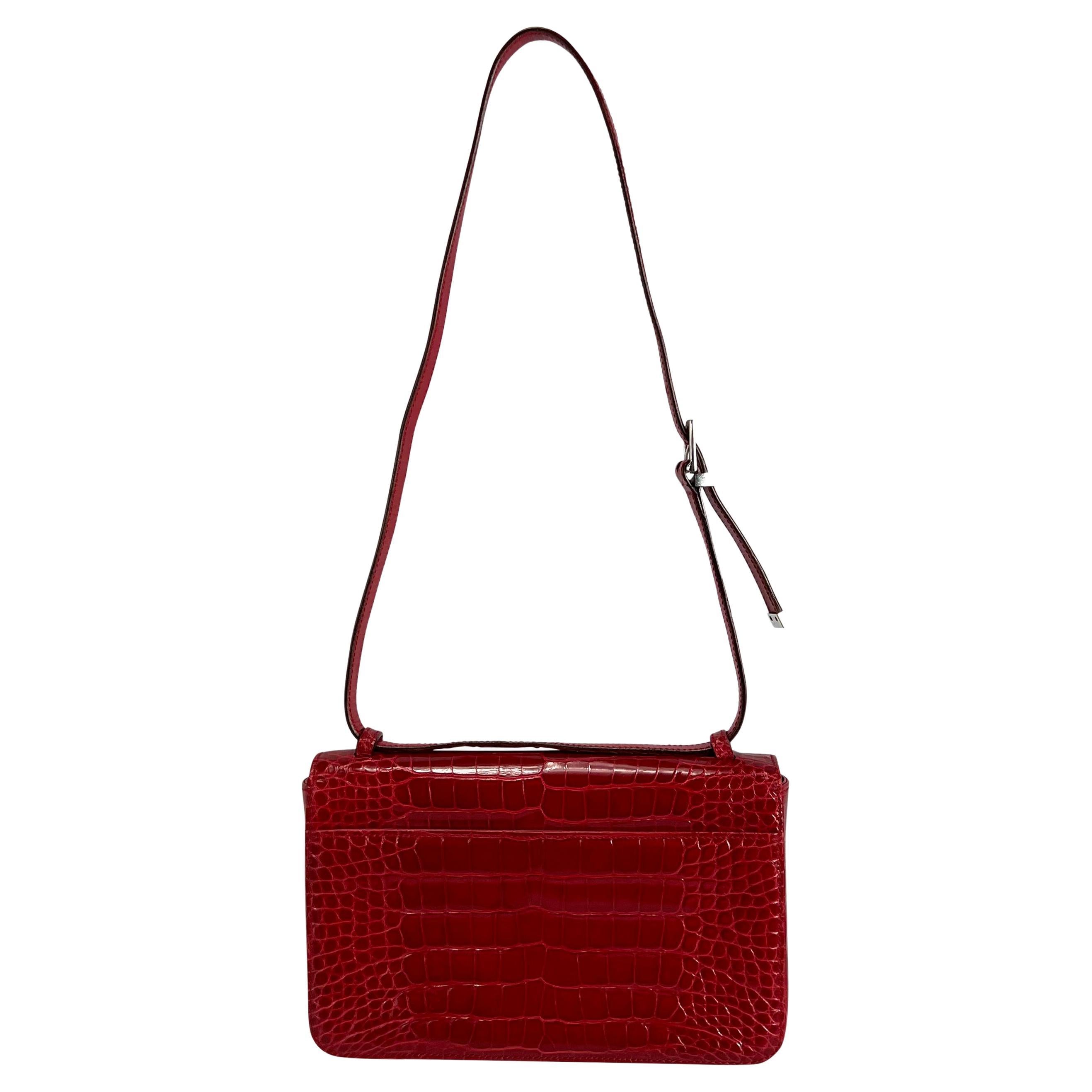 S/S 1998 Gucci by Tom Ford Runway Red Alligator Adjustable Crossbody G Logo Bag For Sale 3