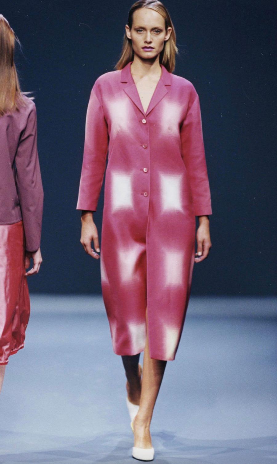 The red geometric ombré pattern on this Spring/Summer 1998 Prada mini dress was highlighted on several runway looks. This simple and chic column slip dress features a wide scoop neckline and is a fabulous vintage Prada addition to any wardrobe.
