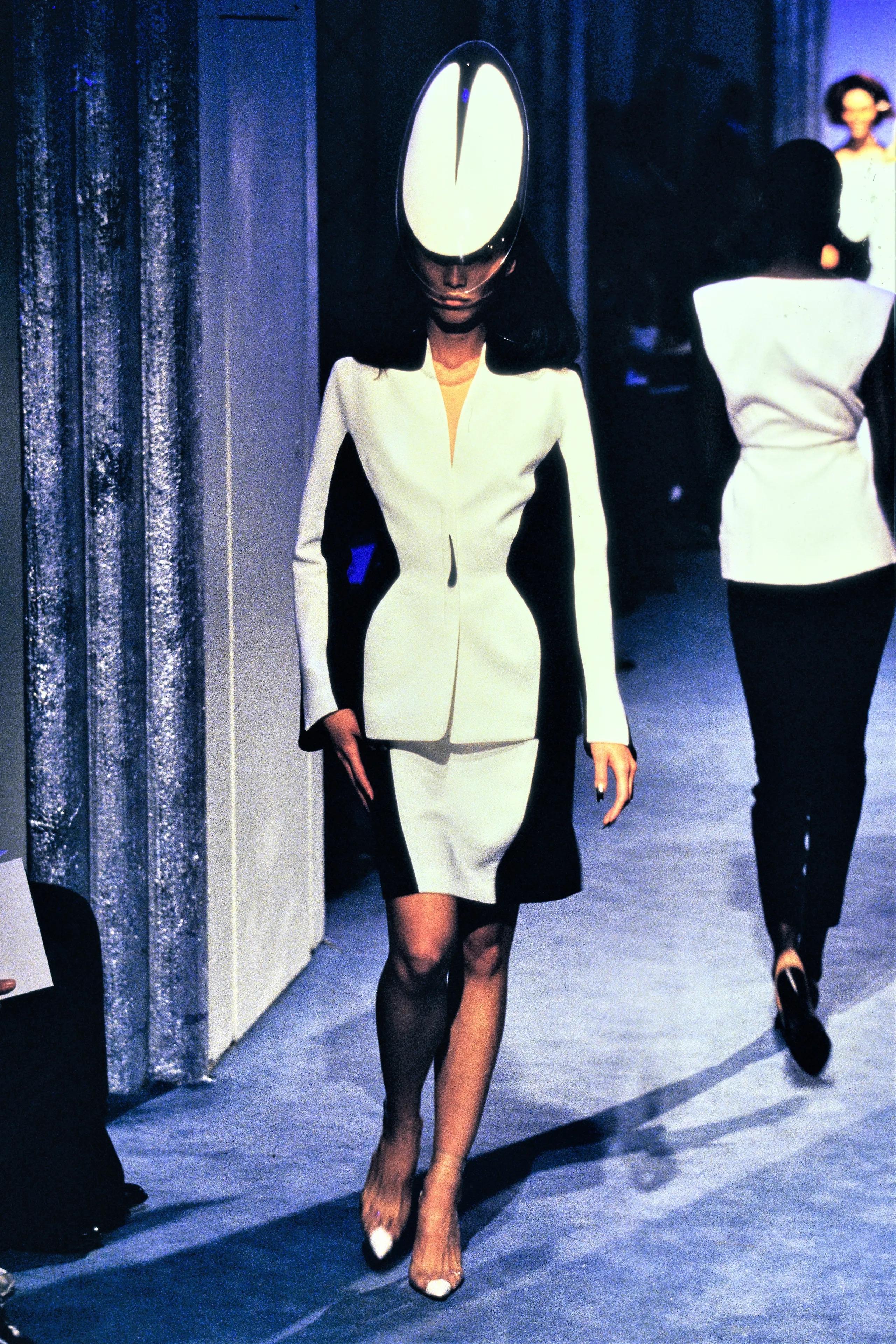 S/S 1998 Thierry Mugler Black White Color Block Short Sleeve Skirt Suit In Excellent Condition For Sale In West Hollywood, CA