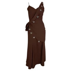 P/E 1998 Thierry Mugler - Ciondolo astratto d'argento - Maxi abito marrone con drappo a portafoglio