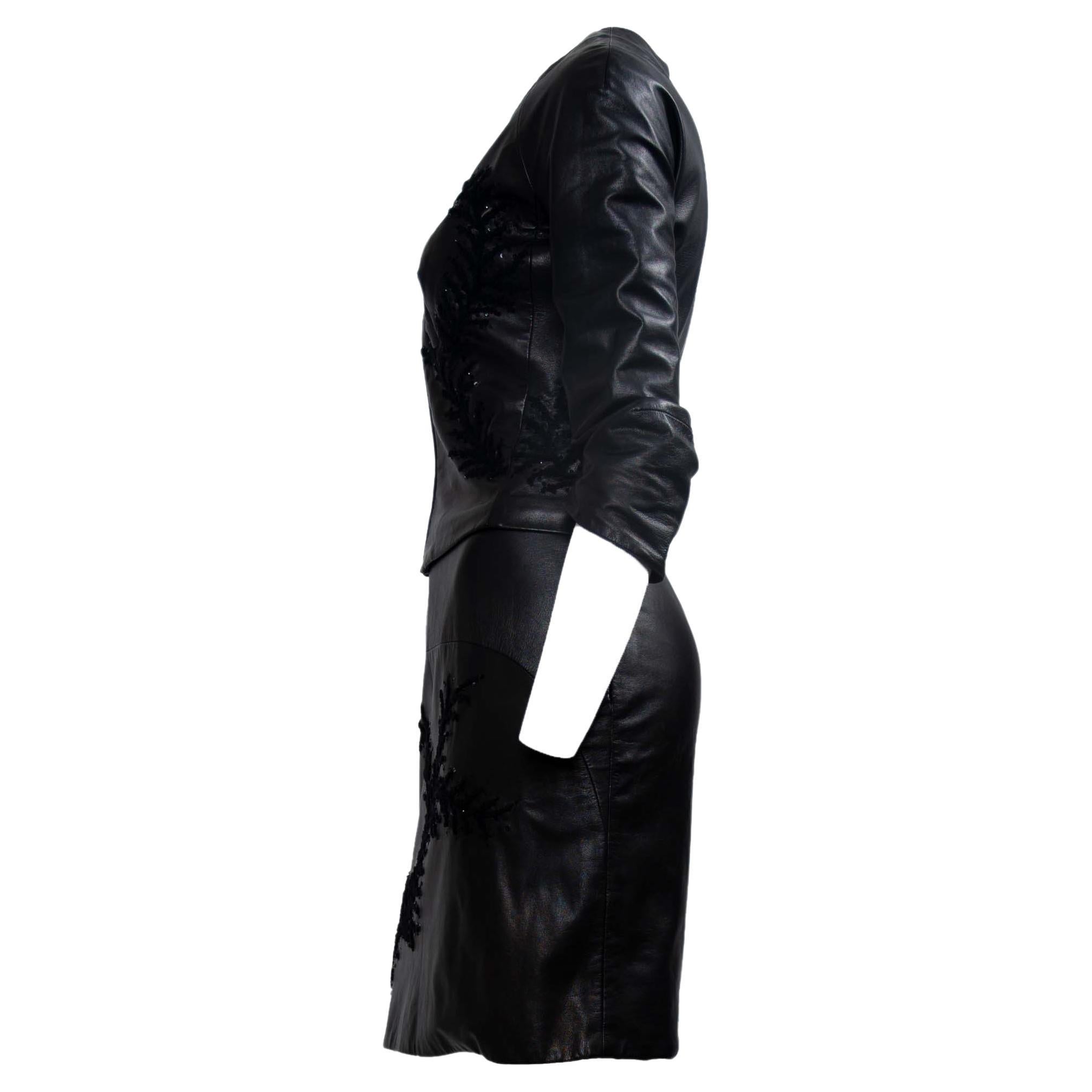 S/S 1999 Atelier Versace Laufsteg Donatella Paillettenbestickter Lederrock Set (Schwarz) im Angebot