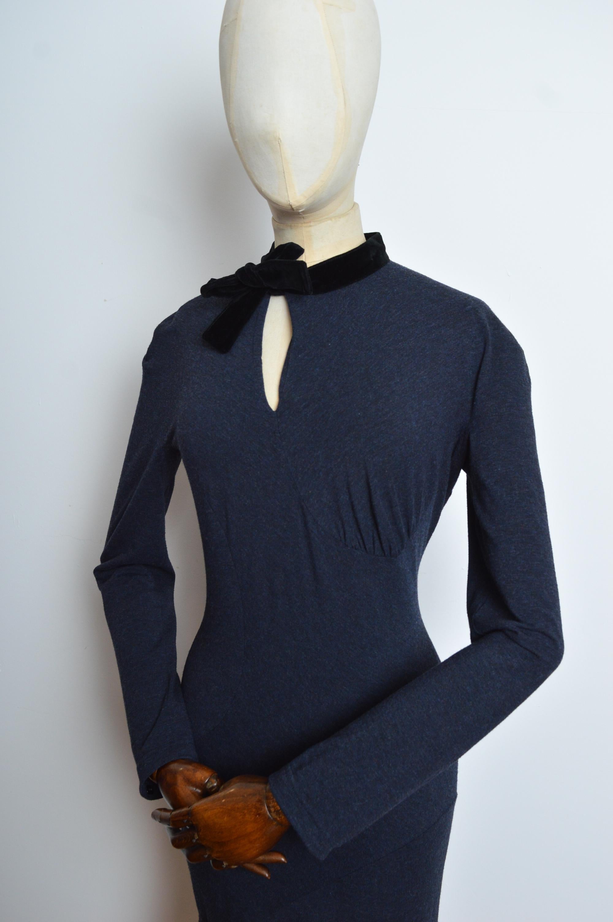 S/S 1999 Vestido camisero con costuras onduladas de Vivienne Westwood, jersey gris oscuro en venta 2
