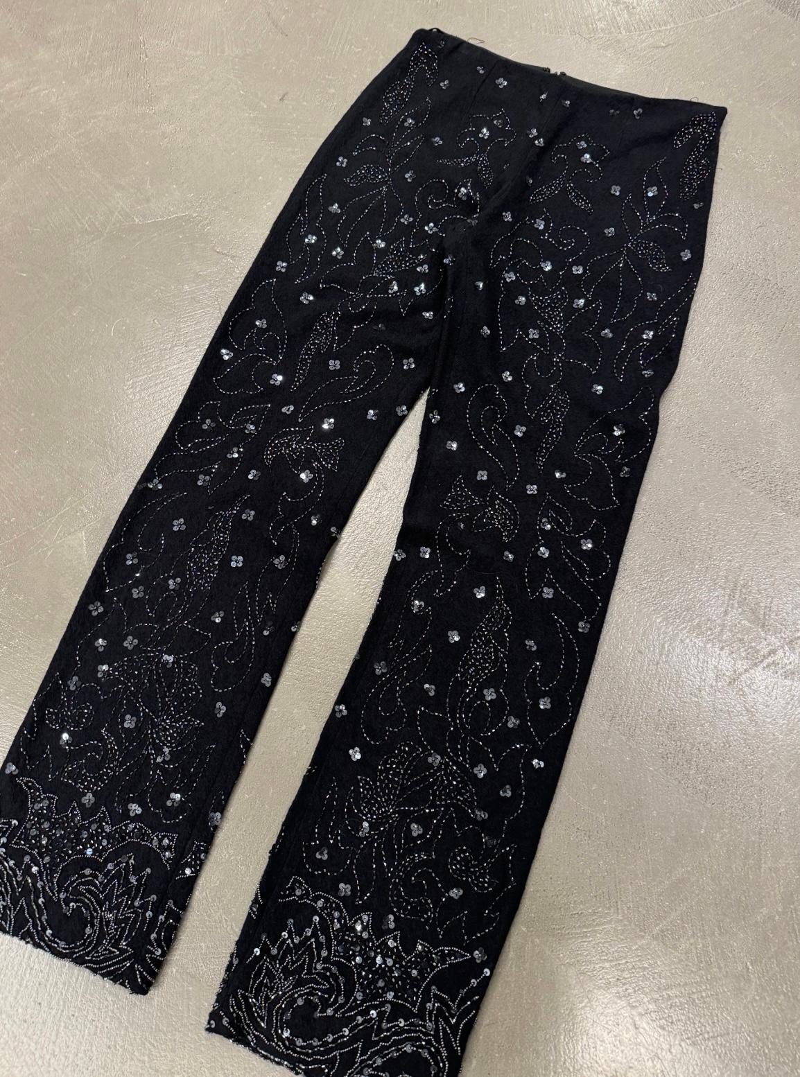 Noir S/S 1999 Dolce & Gabbana pantalon en laine noire orné de perles et de fleurs en vente