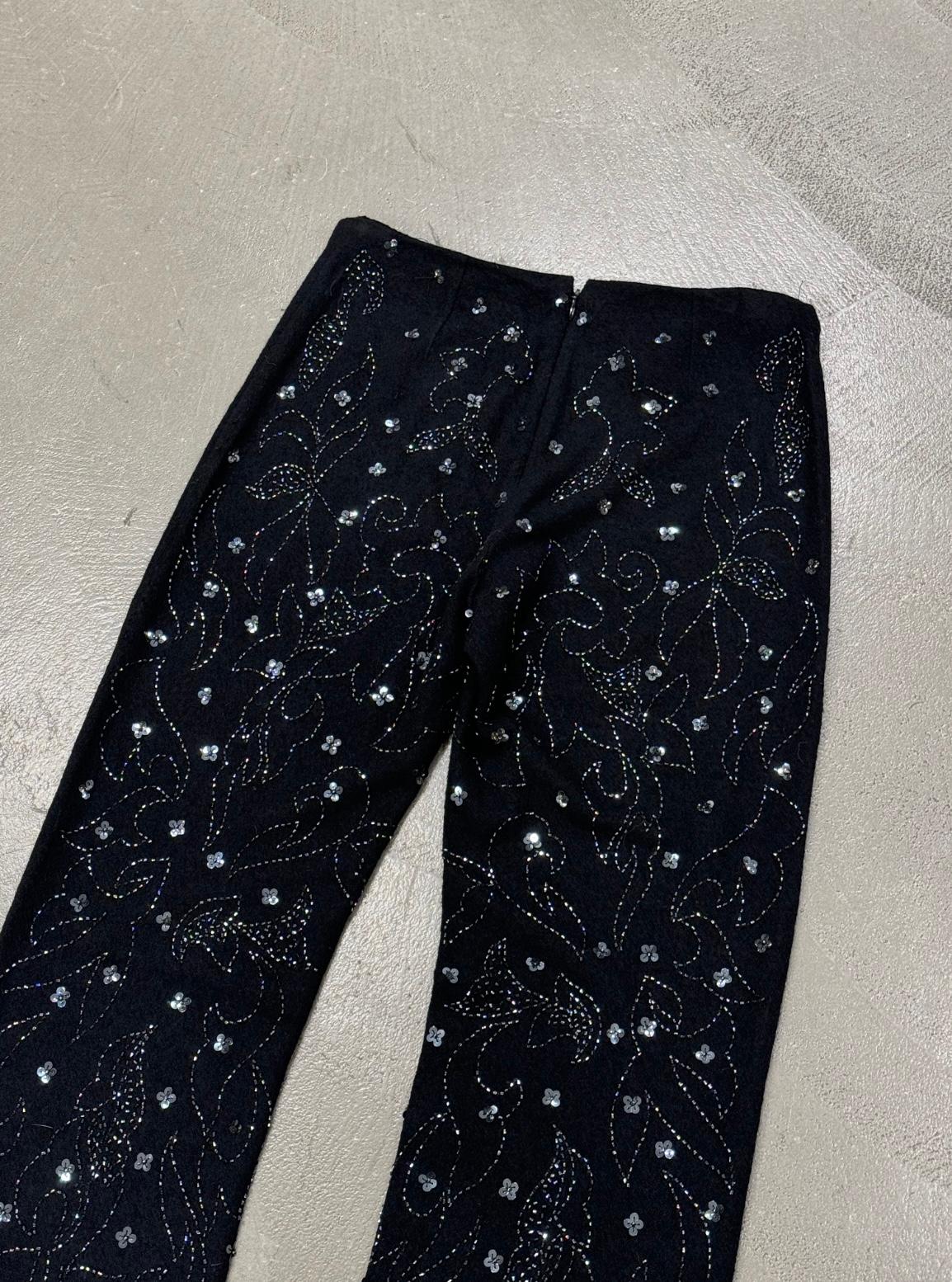S/S 1999 Dolce & Gabbana pantalon en laine noire orné de perles et de fleurs Excellent état - En vente à Milano, Lombardia