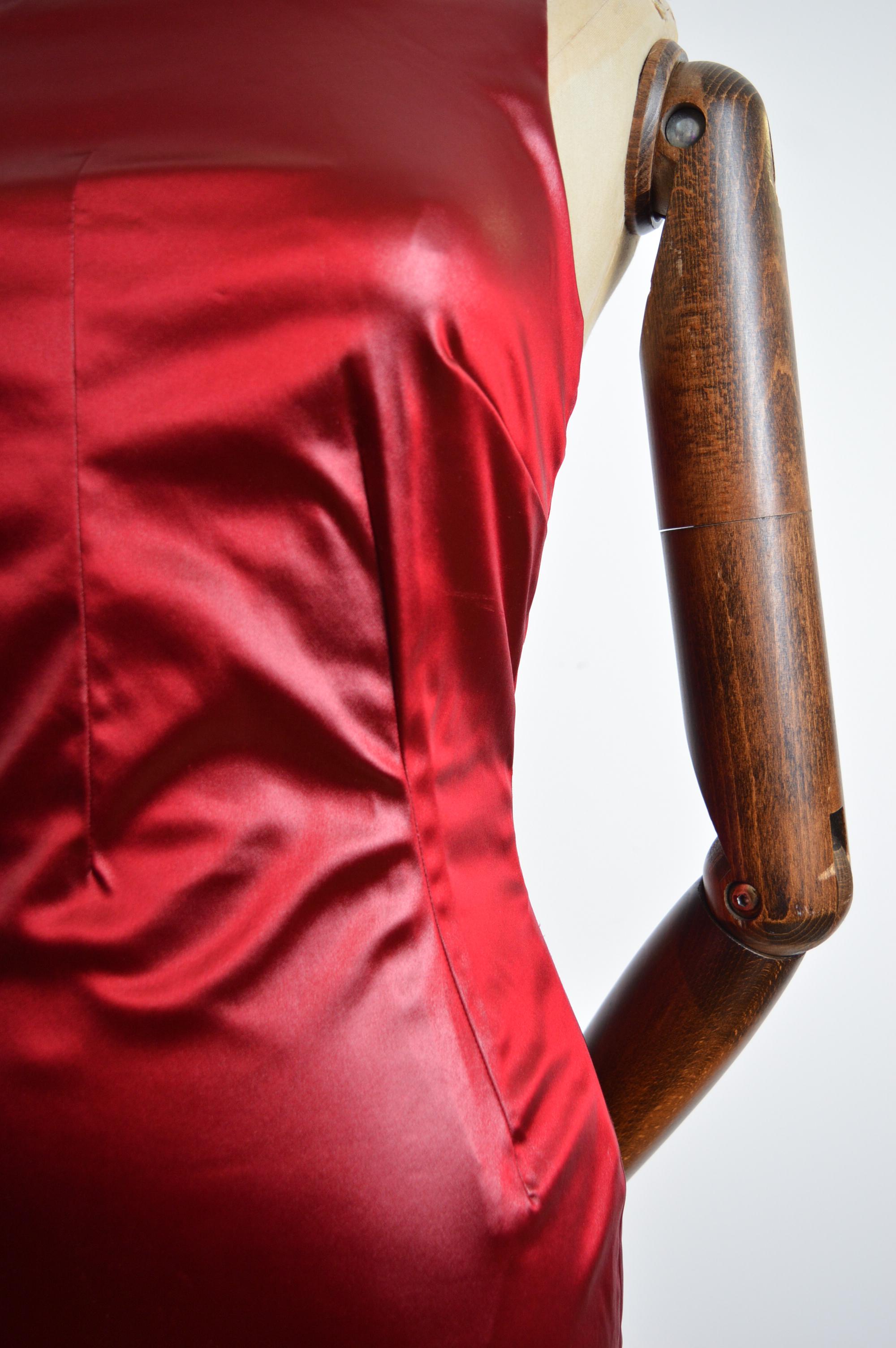 S/S 1999 Dolce & Gabbana Burgundy Red Wet-Look Strappy Runway Cocktail Dress For Sale 6