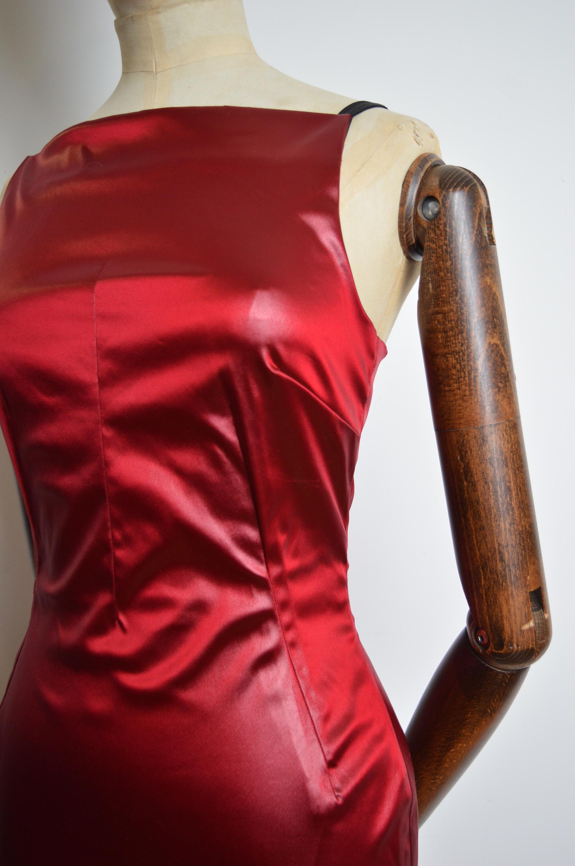 S/S 1999 Dolce & Gabbana Burgundy Red Wet-Look Strappy Runway Cocktail Dress In Good Condition For Sale In Sheffield, GB