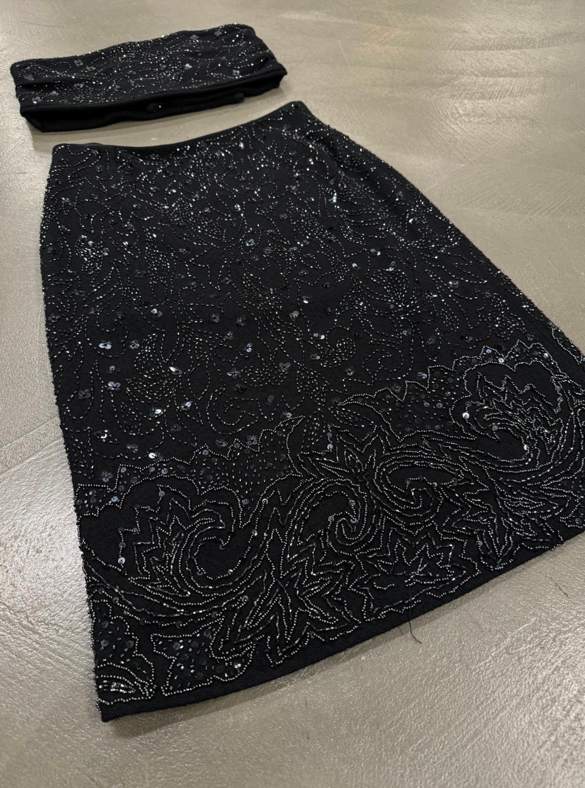 Nero Set di gonne con paillettes e perline Dolce & Gabbana P/E 1999 in vendita