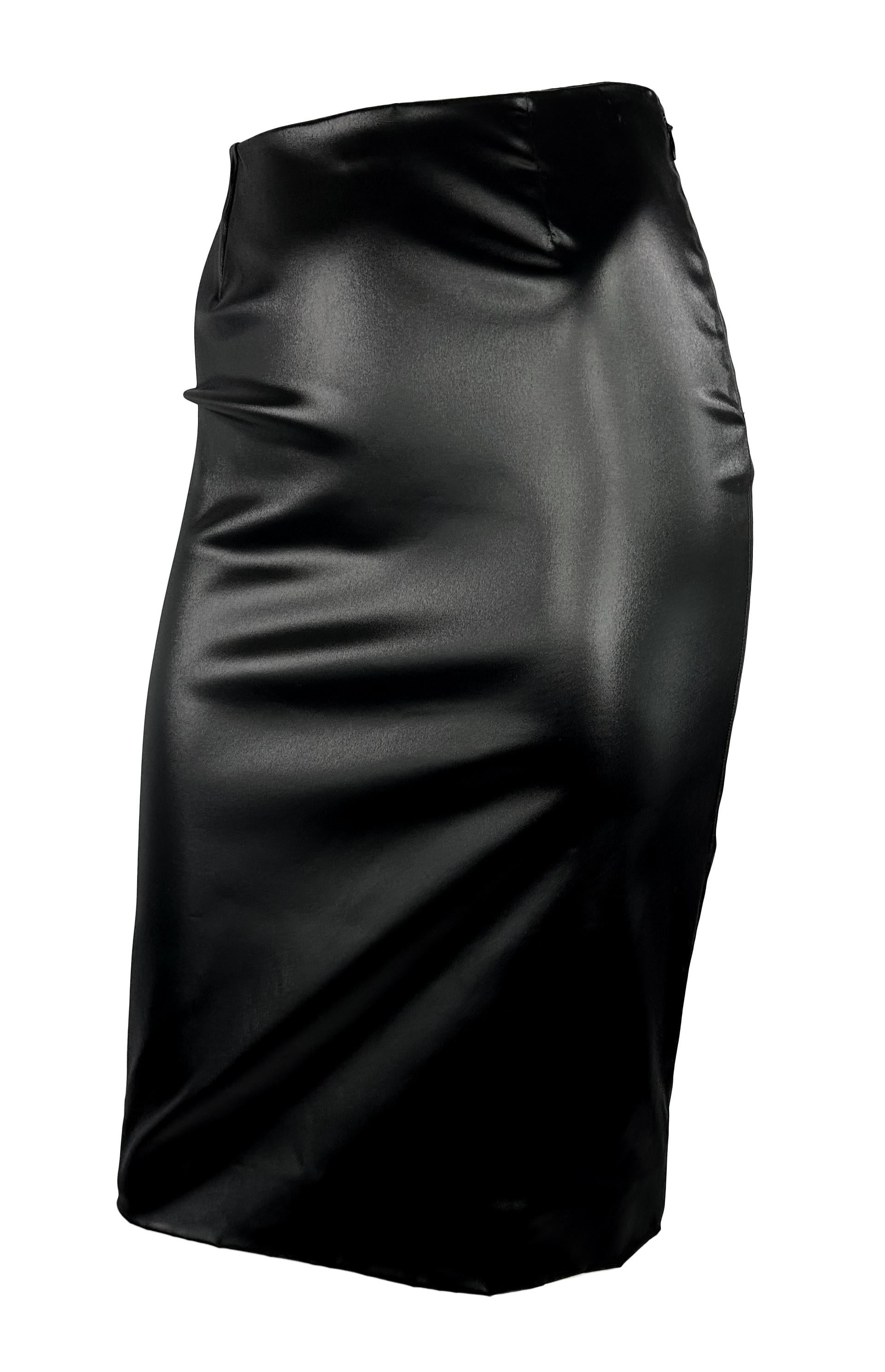 Noir Dolce & Gabbana Runway S/S 1999 - Jupe fourreau moulante noire Wet Look en vente