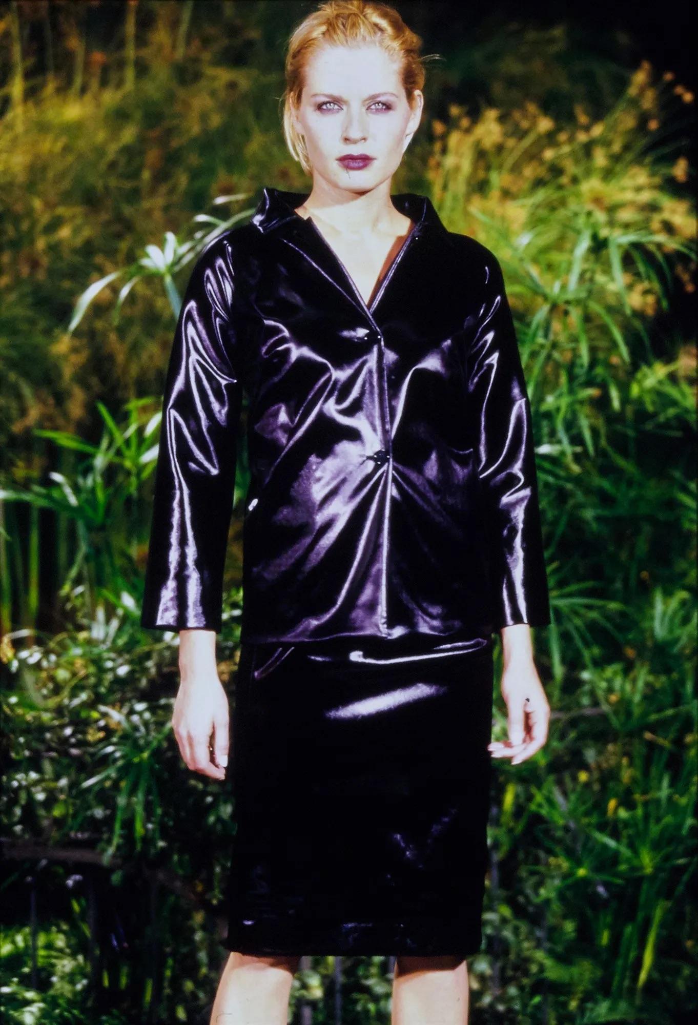 Dolce & Gabbana Runway S/S 1999 - Jupe fourreau moulante noire Wet Look Excellent état - En vente à West Hollywood, CA