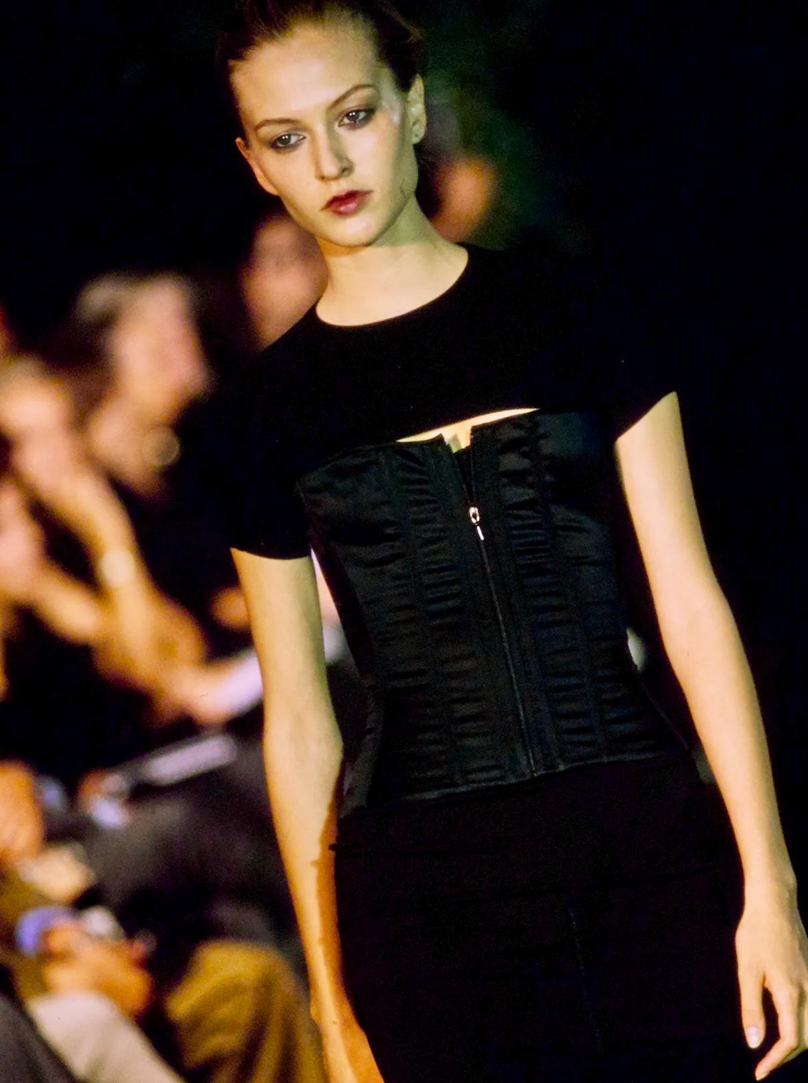 Noir S/S 1999 Dolce & Gabbana Runway Ultra Cropped Black Cashmere Shoulder Sweater en vente
