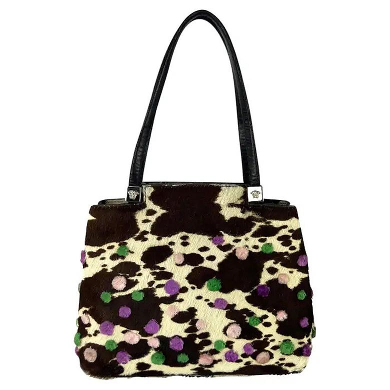 S/S 1999 Gianni Versace by Donatella Mini bolso Pom Pom de pelo de potro de vaca marrón