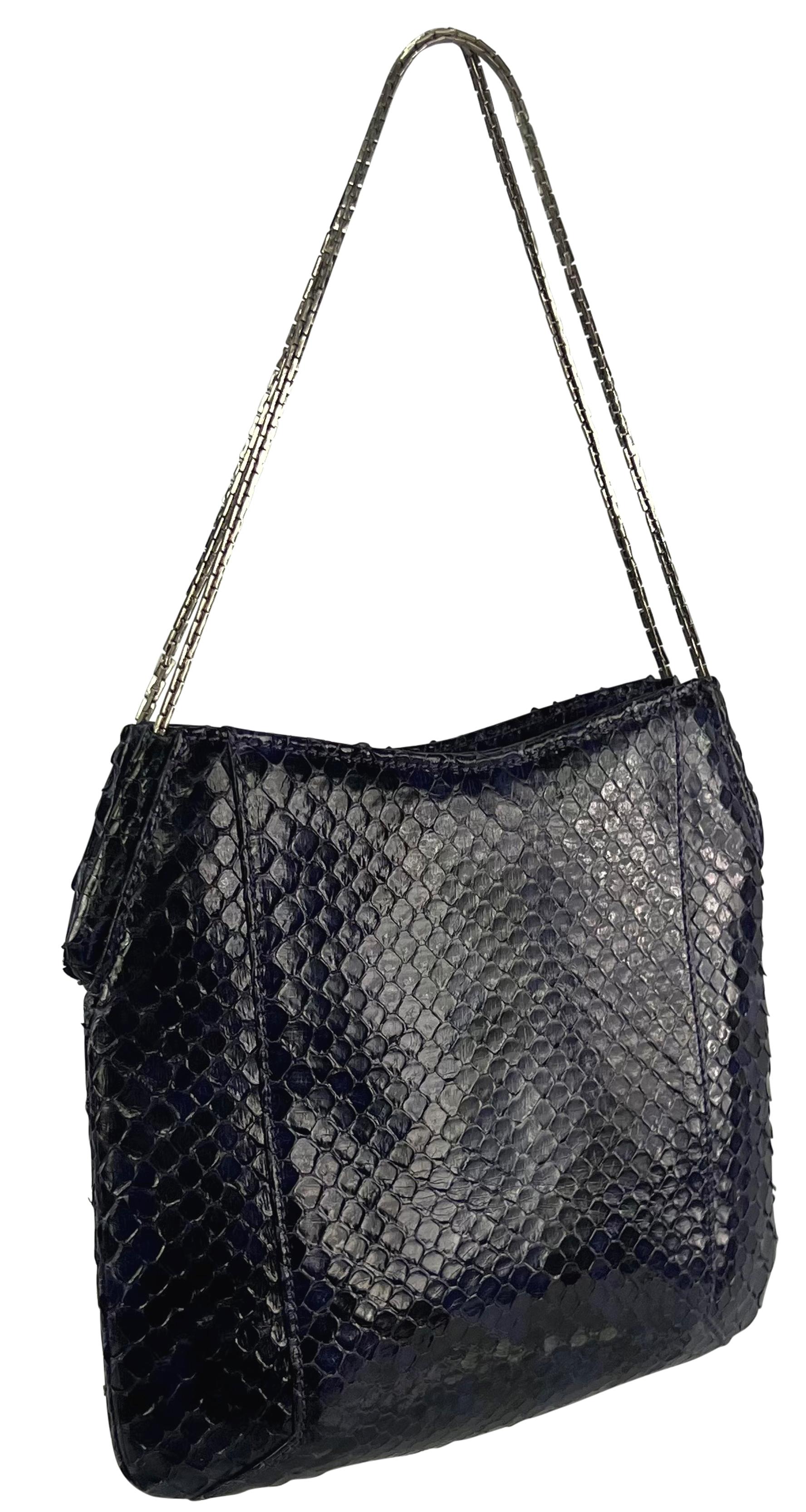 Mini sac à chaîne en python violet profond Gianni Versace by Donatella, P/E 1999 Bon état - En vente à West Hollywood, CA