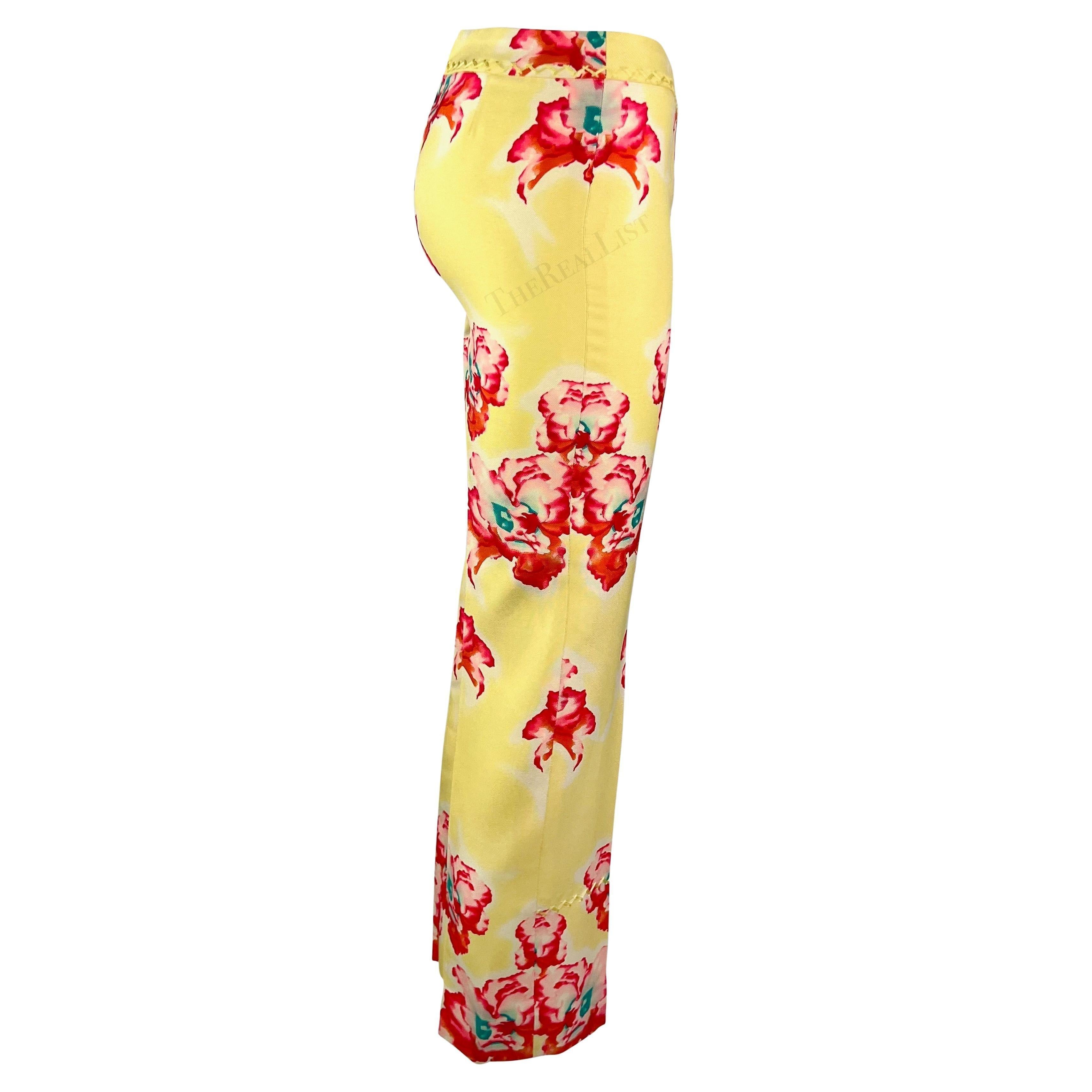 P/E 1999 Gianni Versace for Gianni Versace by Donatella Versace Pantaloni cropped in seta con stampa orchidea rosa e gialla in vendita 5