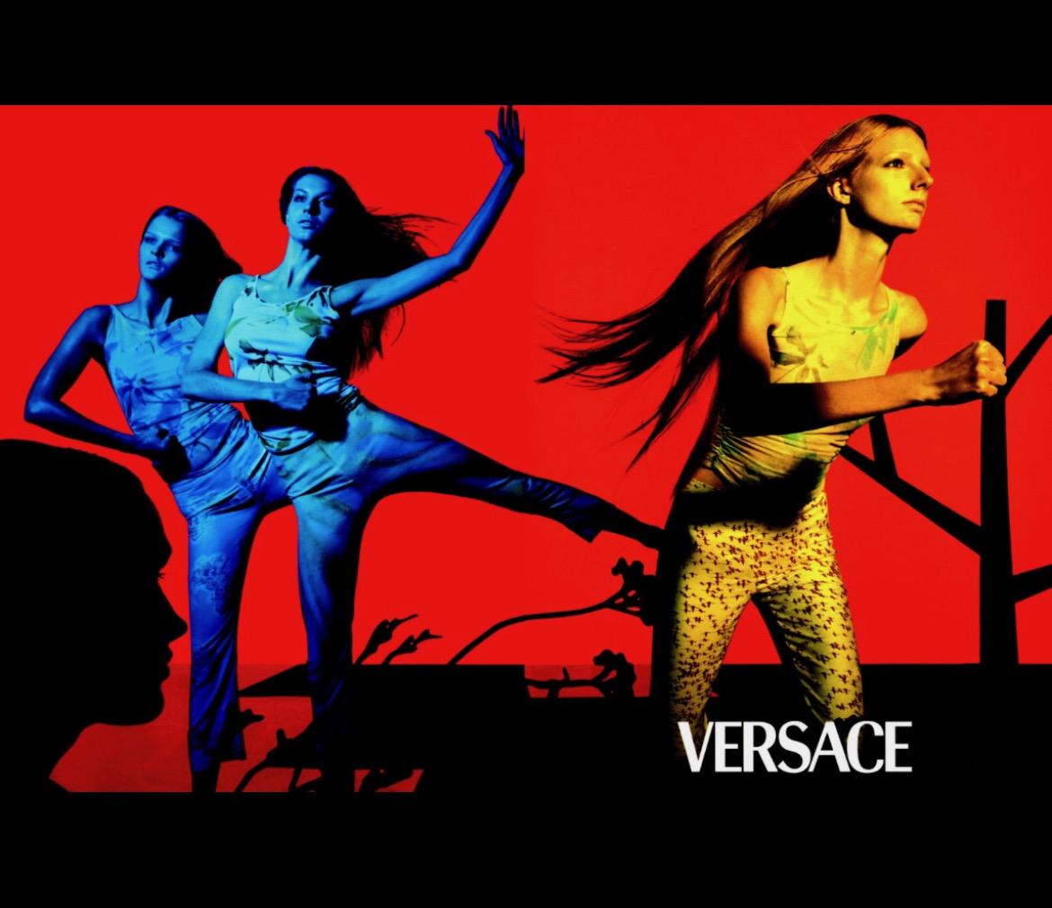 S/S 1999 Gianni Versace by Donatella Pink Yellow Orchid Print Silk Cropped Pants In Excellent Condition For Sale In West Hollywood, CA