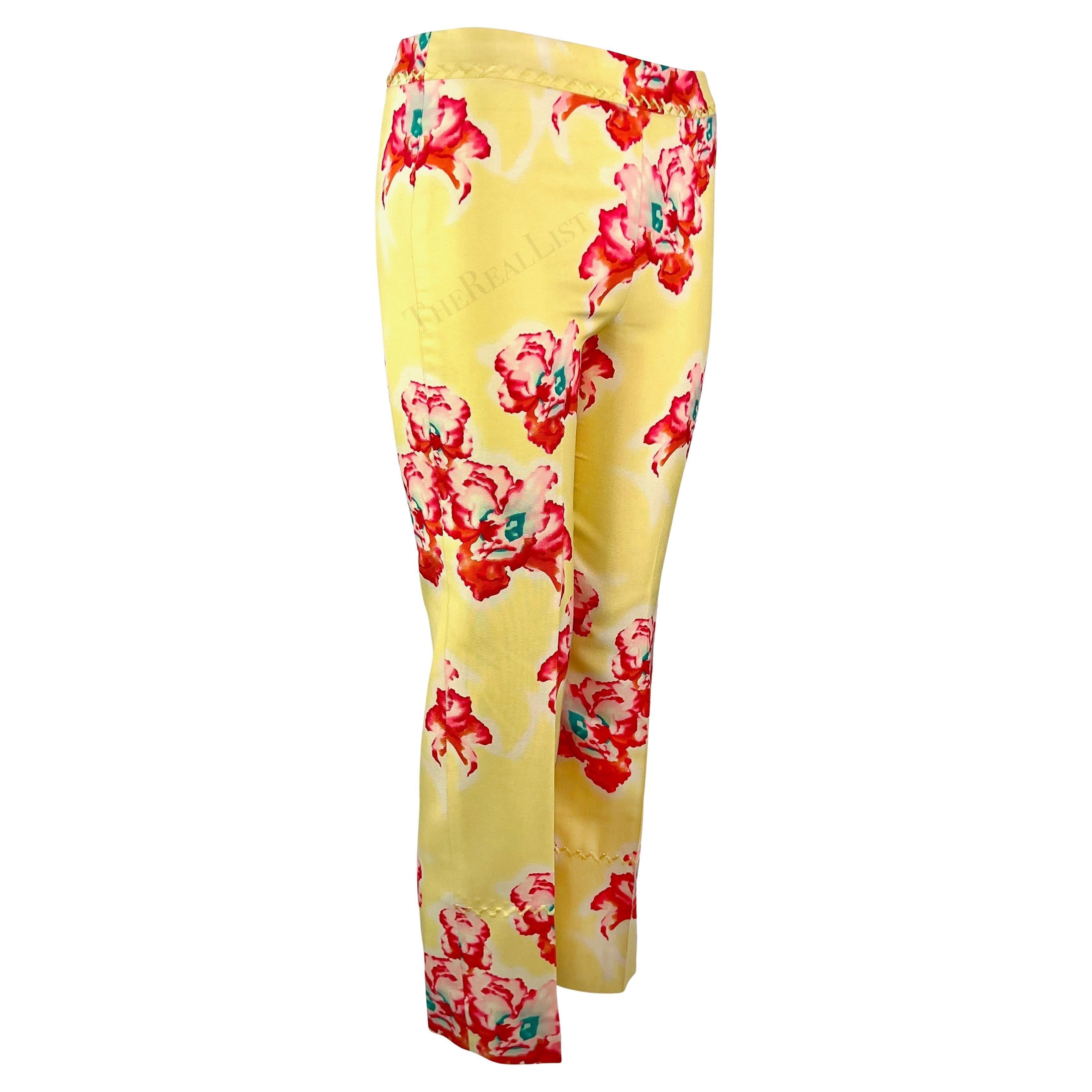Donna P/E 1999 Gianni Versace for Gianni Versace by Donatella Versace Pantaloni cropped in seta con stampa orchidea rosa e gialla in vendita