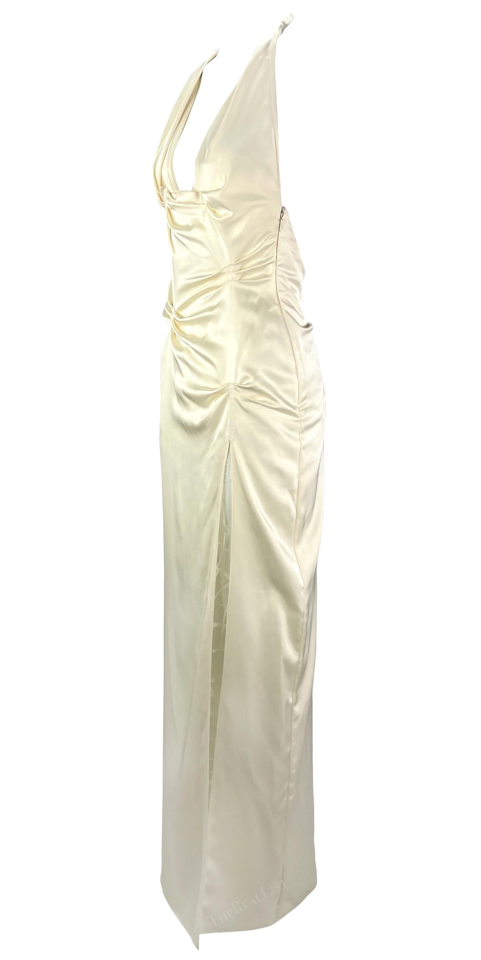 S/S 1999 Gianni Versace by Donatella Ruched Off-White High-Slit Backless Gown In Excellent Condition In West Hollywood, CA