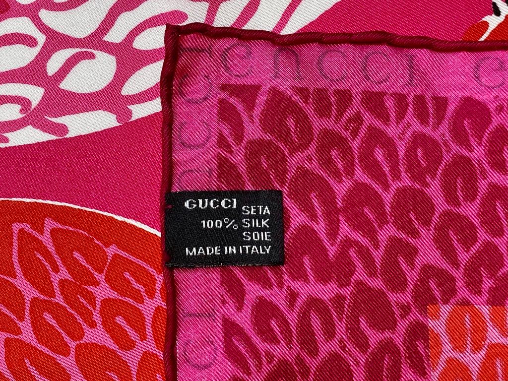 S/S 1999 Gucci by Tom Ford Acid Flower Pink Silk Logo Square Scarf im Angebot 2