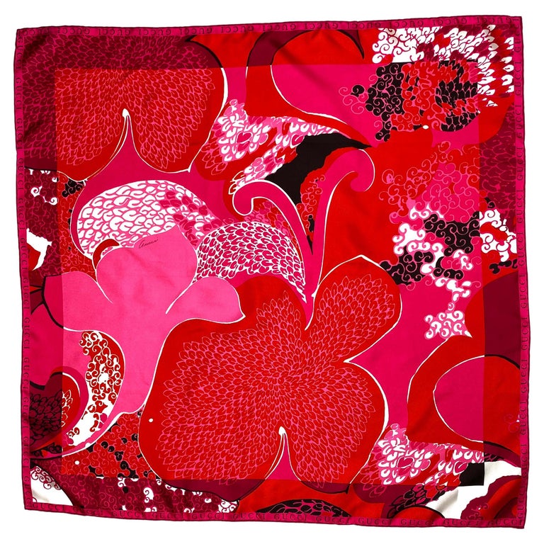 Sciarpa quadrata con logo in seta rosa a fiori acidi Gucci by Tom Ford P/E  1999 in vendita su 1stDibs | sciarpa gucci fiori, foulard gucci con fiori