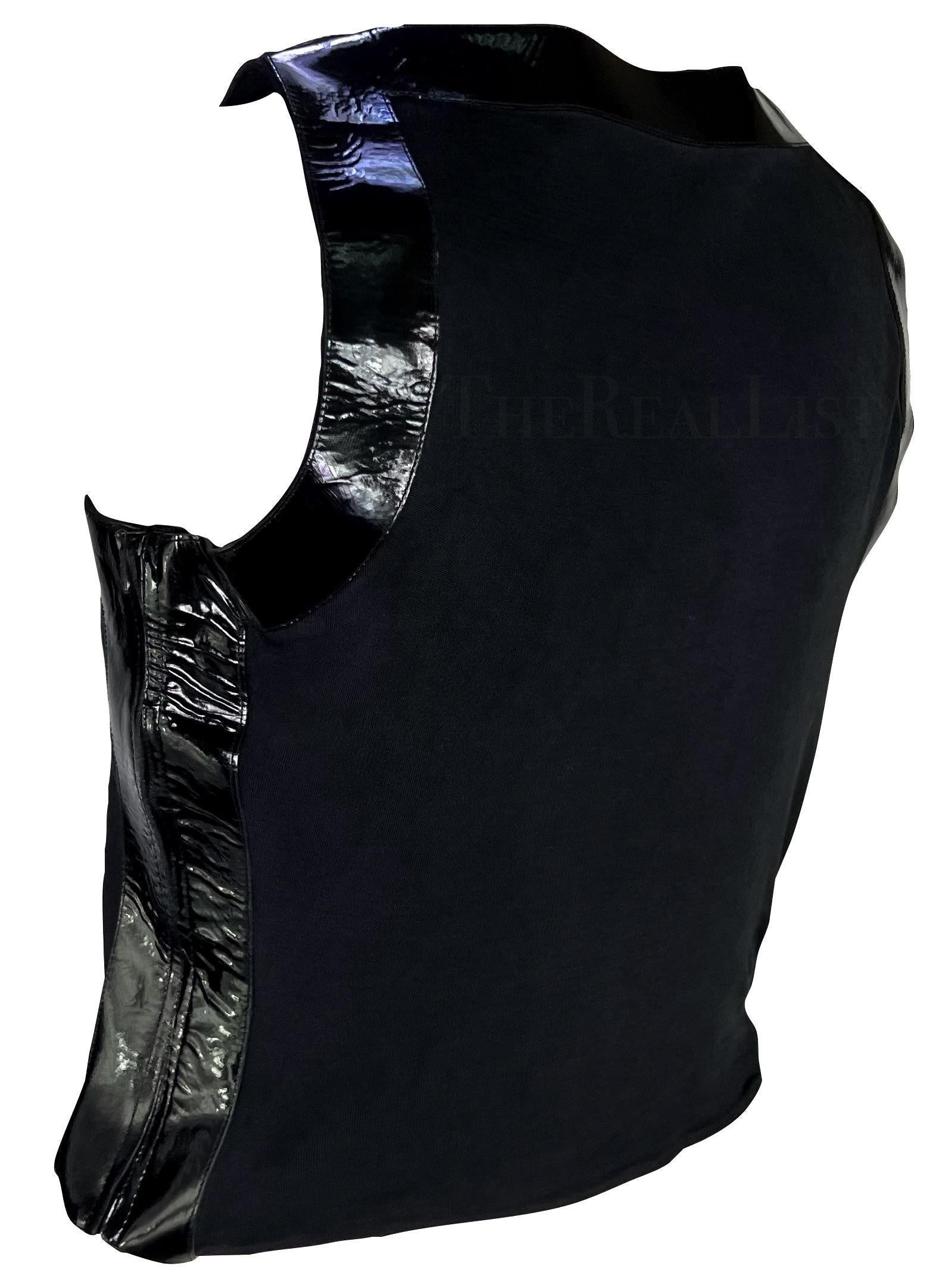 P/E 1999 Gucci by Tom Ford Crop Top con accenti in pelle verniciata nera In condizioni buone in vendita a West Hollywood, CA