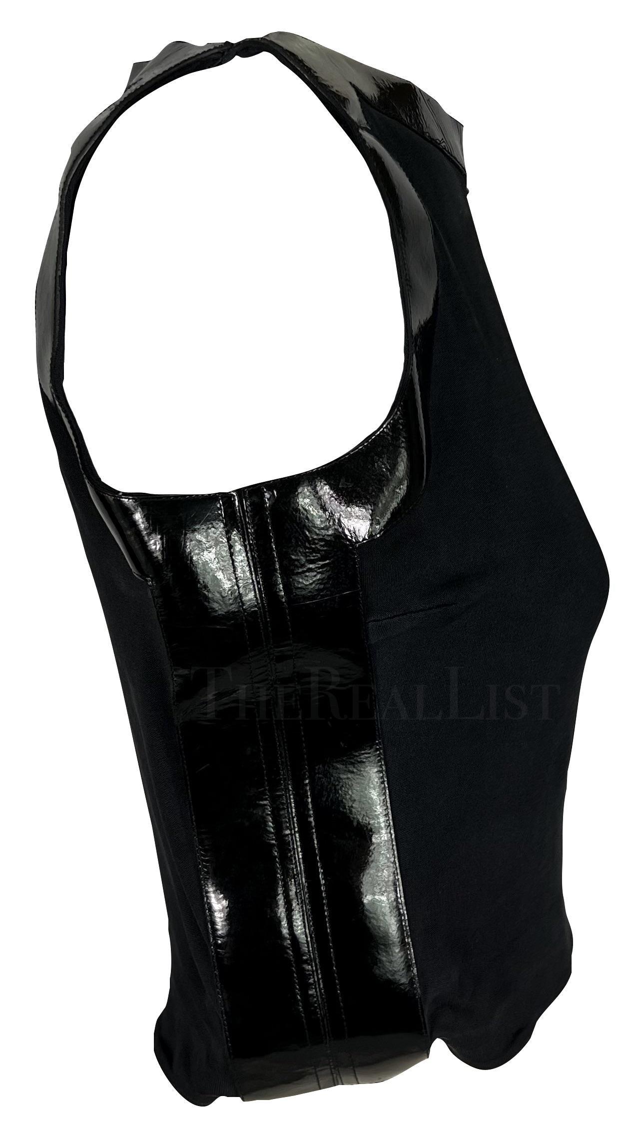 P/E 1999 Gucci by Tom Ford Crop Top con accenti in pelle verniciata nera in vendita 1