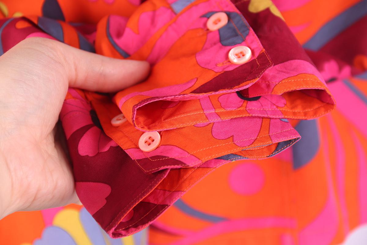 S/S 1999 Gucci by Tom Ford Pink 'Acid Flower' Print Silk Button-Up Blouse
size L

good condition, fabric on armpits is a little lighter, see photo 5
there is a micro snag, see photo 8