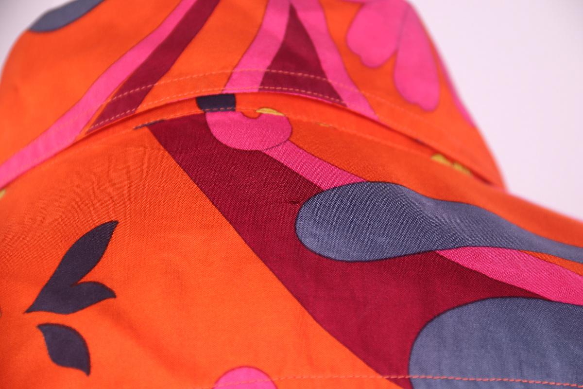 S/S 1999 Gucci by Tom Ford Pink 'Acid Flower' Print Silk Button-Up Blouse For Sale 2