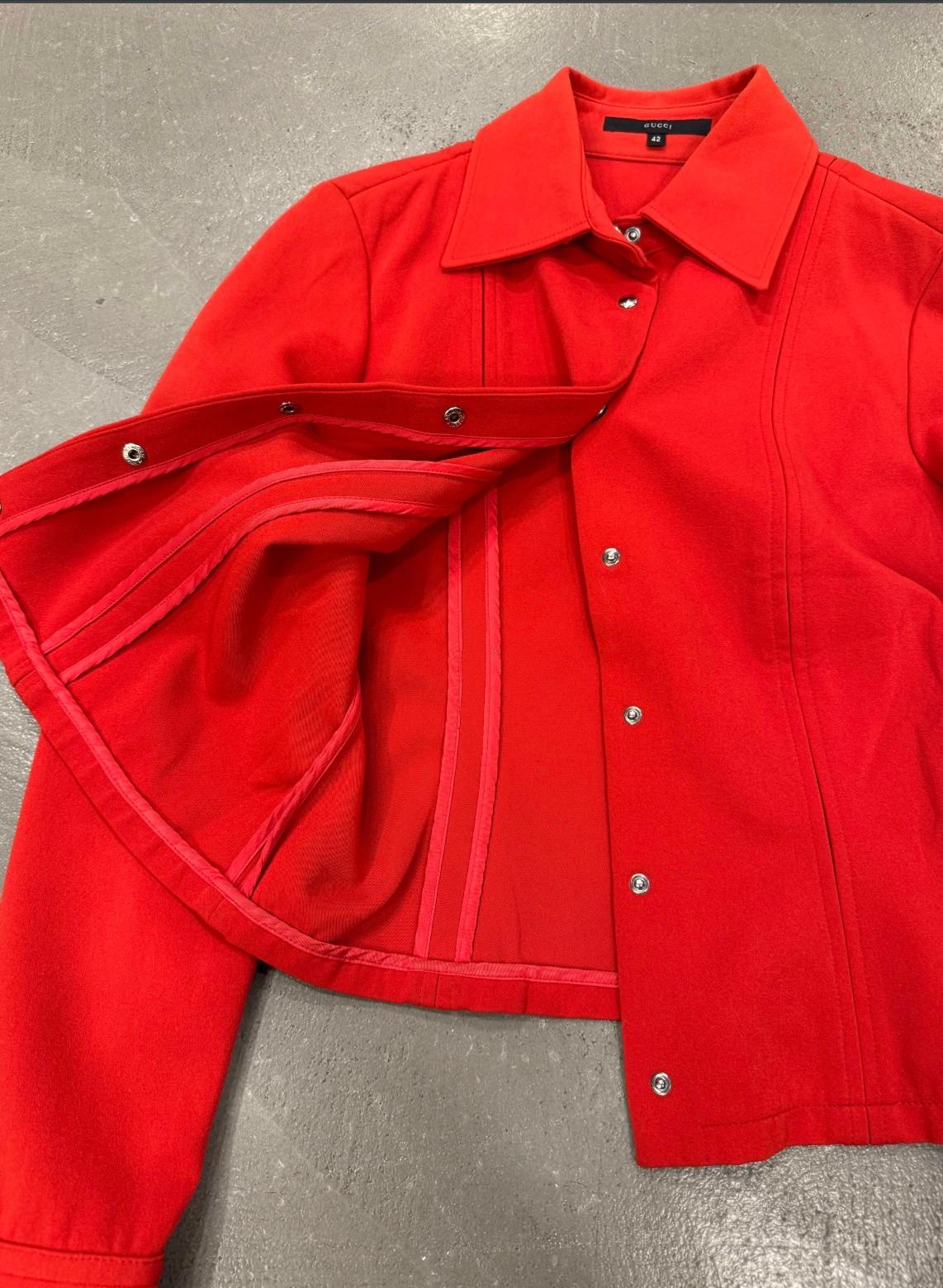 S/S 1999 Gucci by Tom Ford rot getäfelte Jacke im Zustand „Hervorragend“ im Angebot in Milano, Lombardia