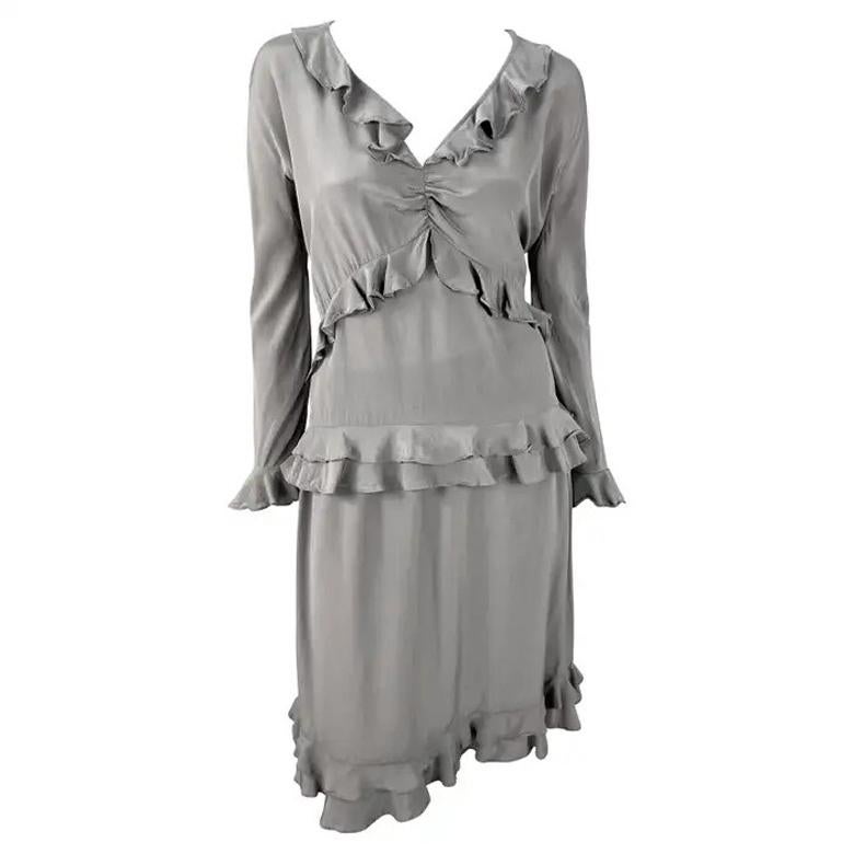 S/S 1999 Gucci by Tom Ford Conjunto de falda y top de manga larga de seda gris con volantes