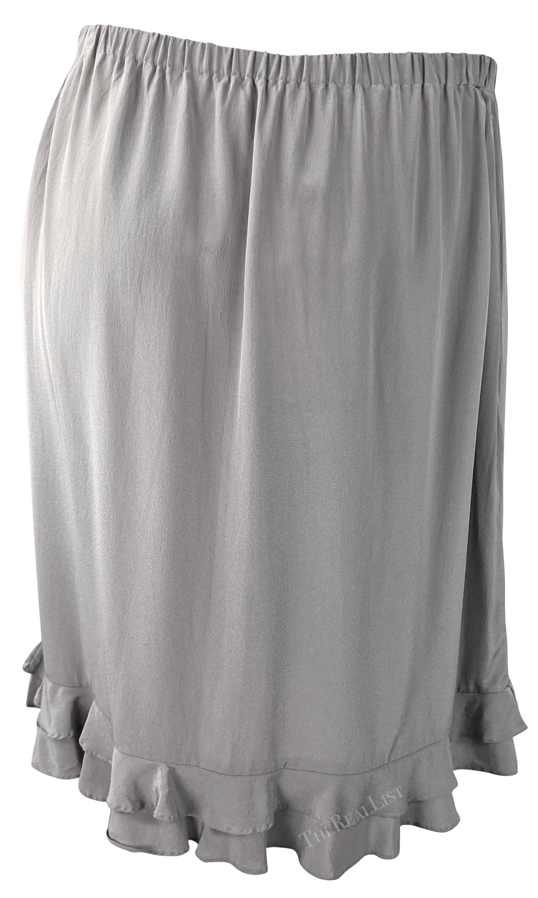 Grigio P/E 1999 Gucci by Tom Ford con maniche lunghe in seta increspate, top e gonna in vendita