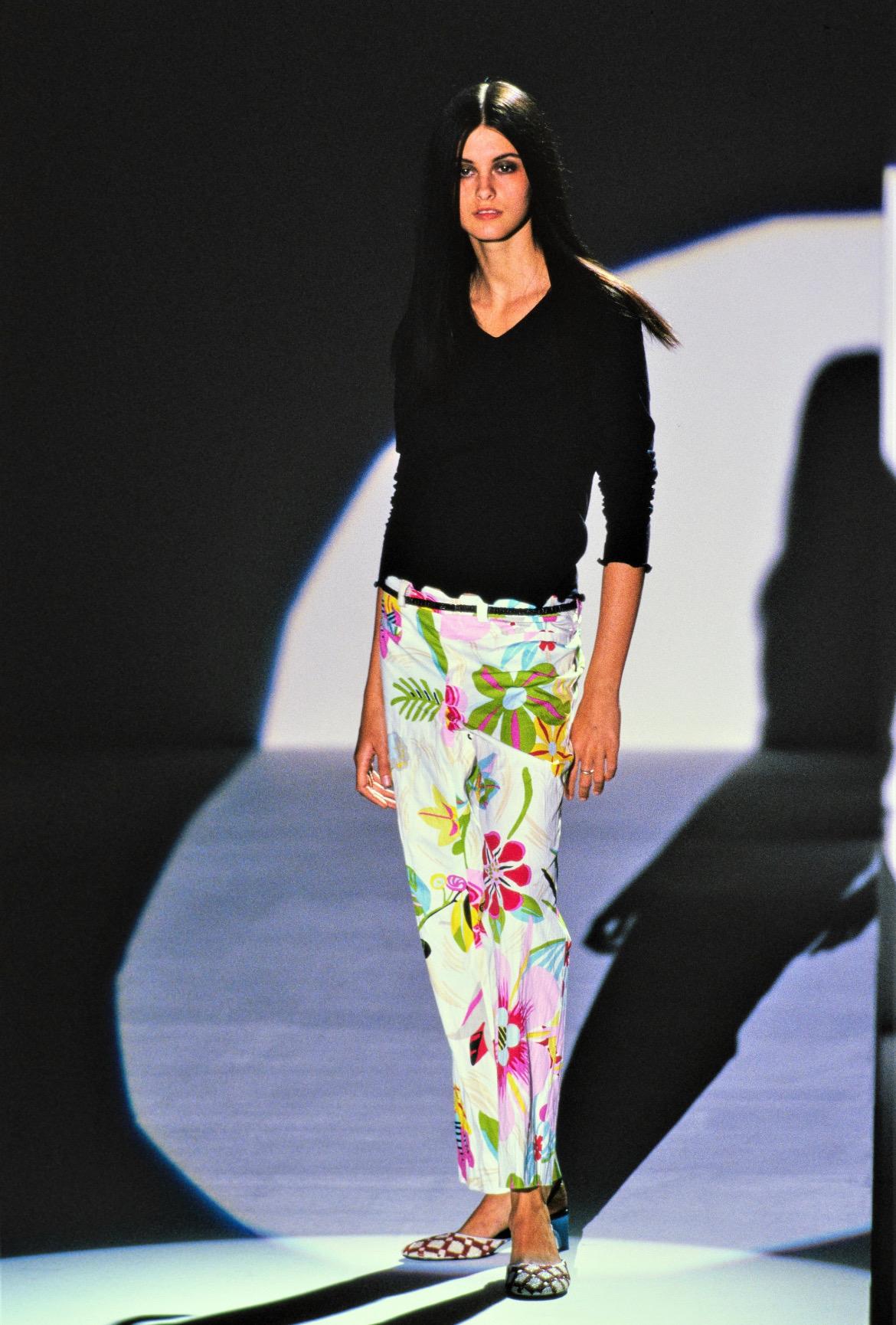 S/S 1999 Gucci by Tom Ford Runway Ad Acid Flower White Print Cotton Pants In Good Condition For Sale In West Hollywood, CA