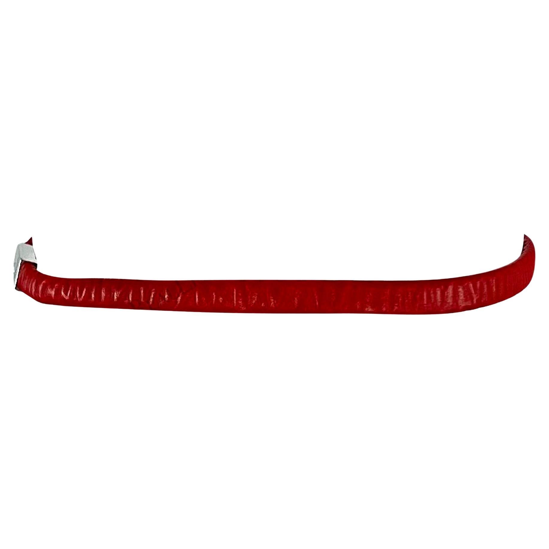 S/S 1999 Gucci by Tom Ford Runway Elasticized Red Leather Logo Thin Belt For Sale 3