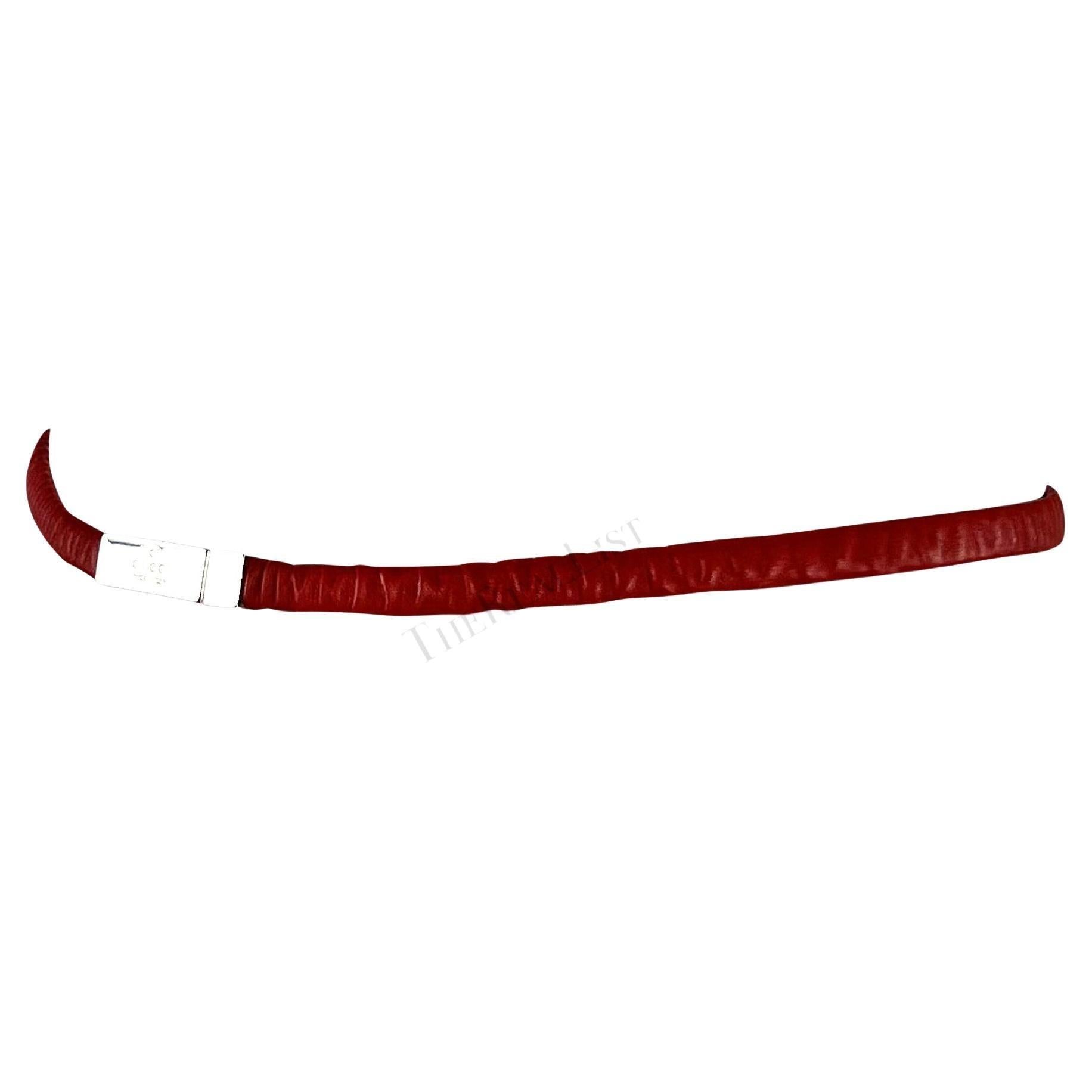 P/E 1999 Gucci by Tom Ford Cintura sottile in pelle rossa elasticizzata con logo in vendita 4