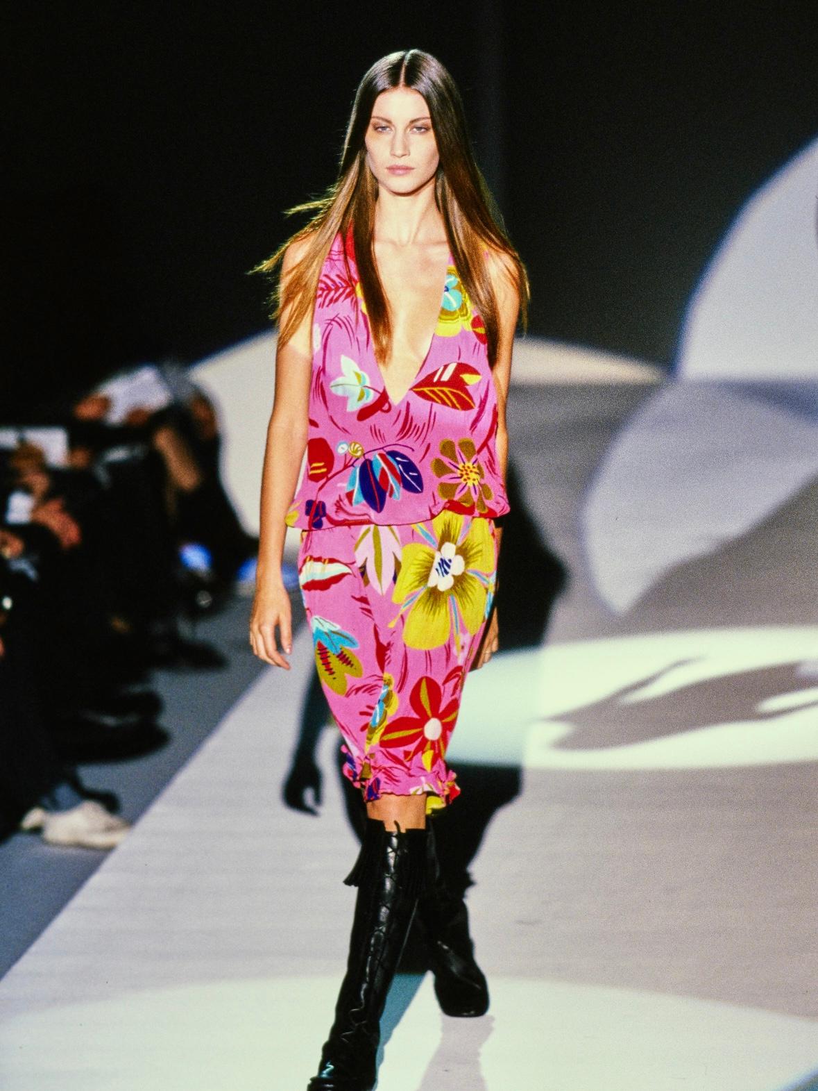 S/S 1999 Gucci by Tom Ford Runway Pink Ruffle Silk Acid Floral Shift Dress For Sale 1