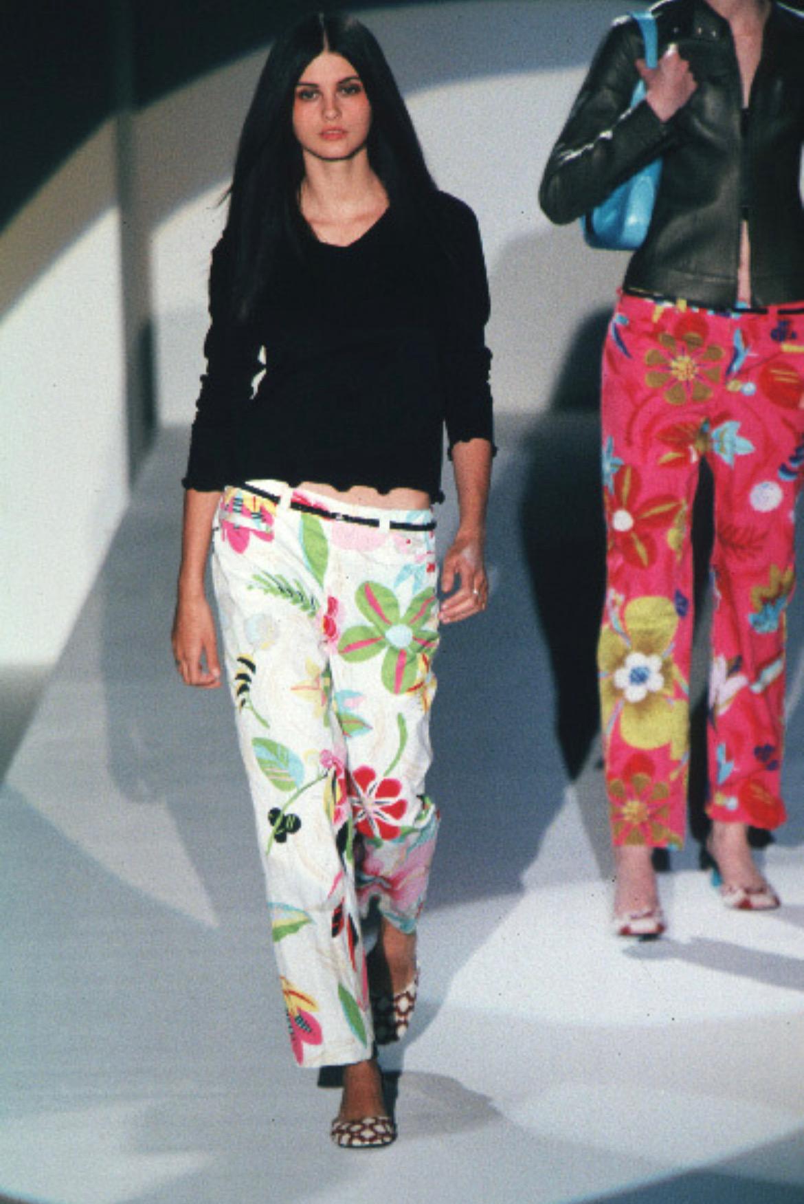Presenting a bright men's hippy-inspired floral Gucci button-down, designed by Tom Ford. From the Spring/Summer 1999 
