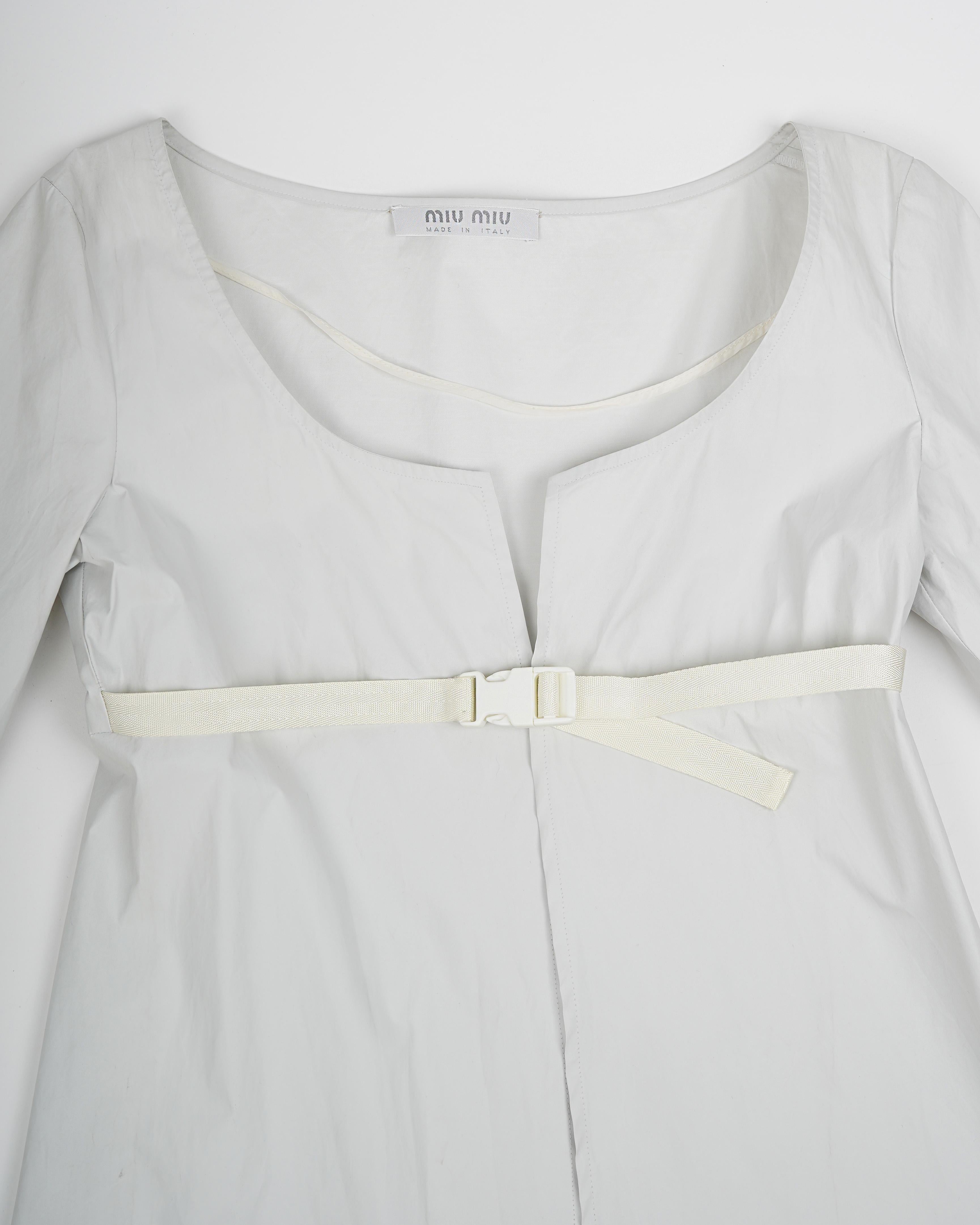 S/S 1999 Miu Miu Runway Robe technique ceinturée gris pâle Pour femmes en vente