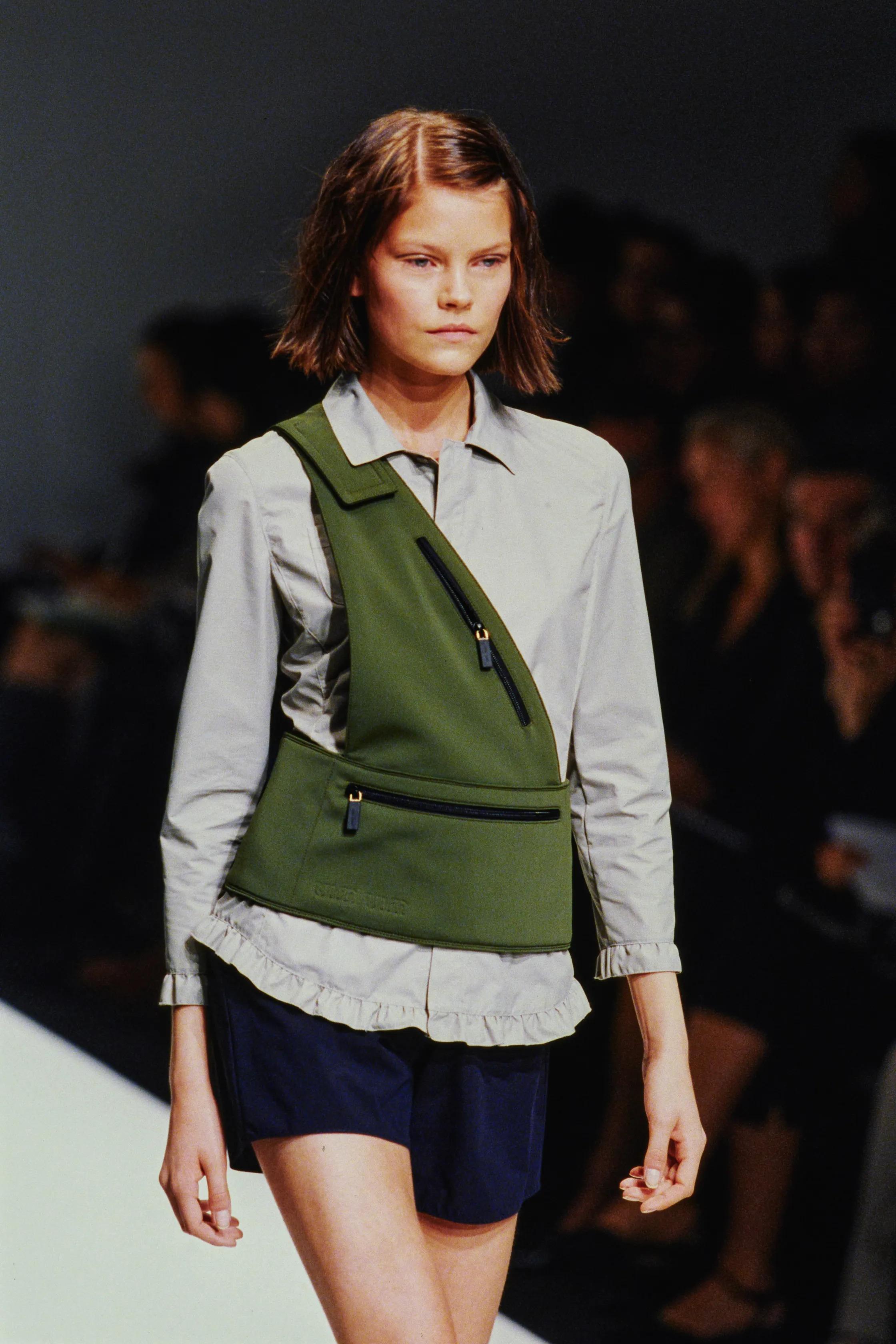 S/S 1999 Miu Miu Runway&Campaign Olive Nylon Asymmetric Utility Bag Unisexe en vente